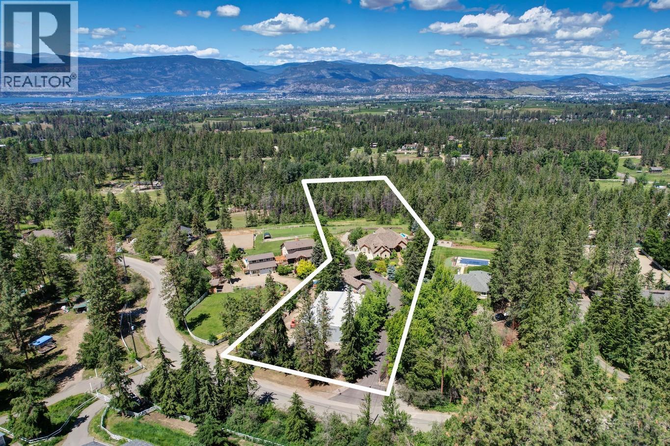 3672 Luxmoore Road, Kelowna