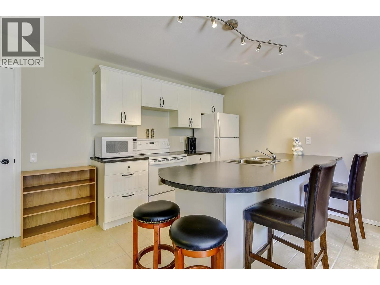 3672 Luxmoore Road, Kelowna