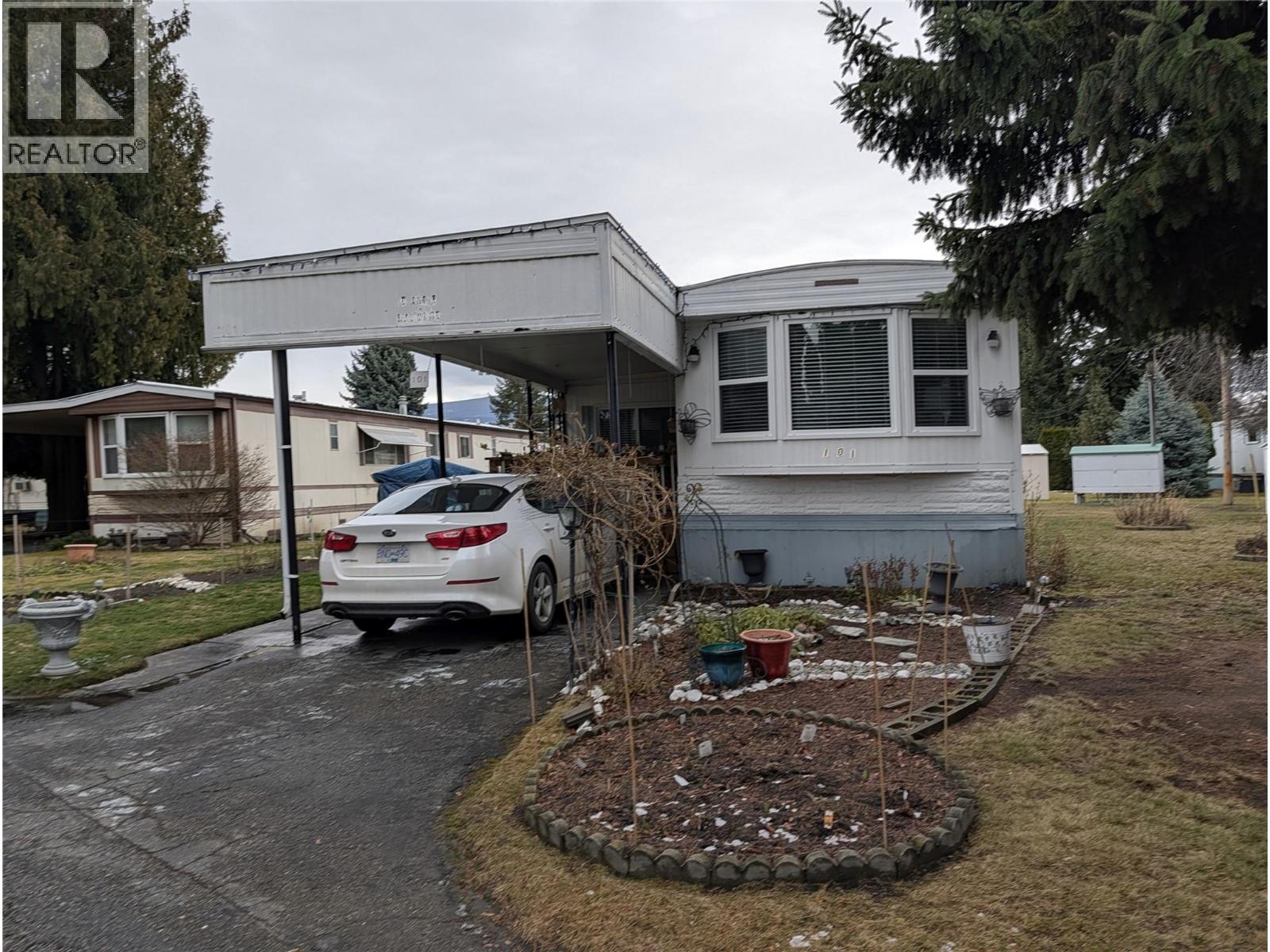 #101 3535 Casorso Road - 1