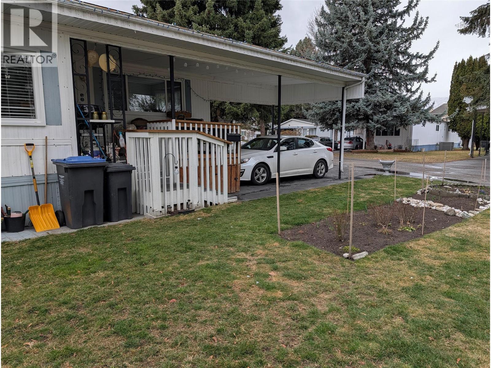 #101 3535 Casorso Road - 4