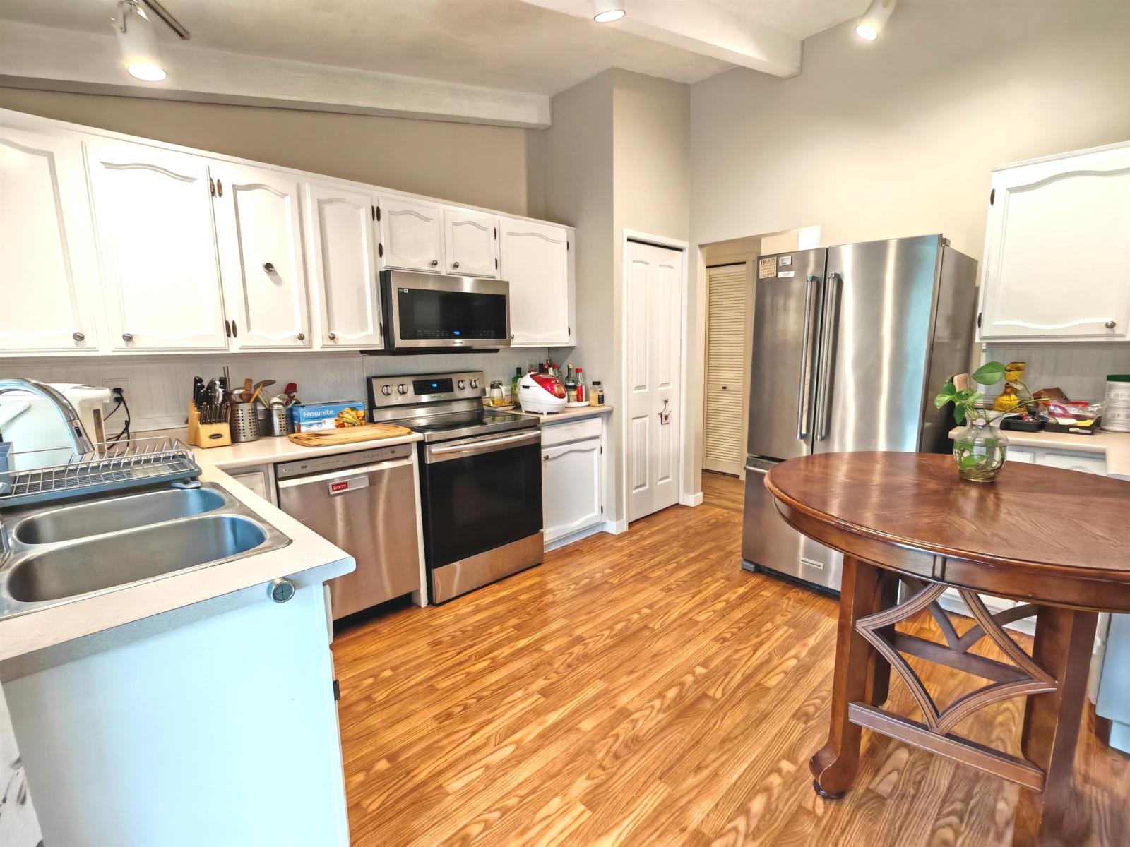 7801 WILTSHIRE Boulevard, Delta