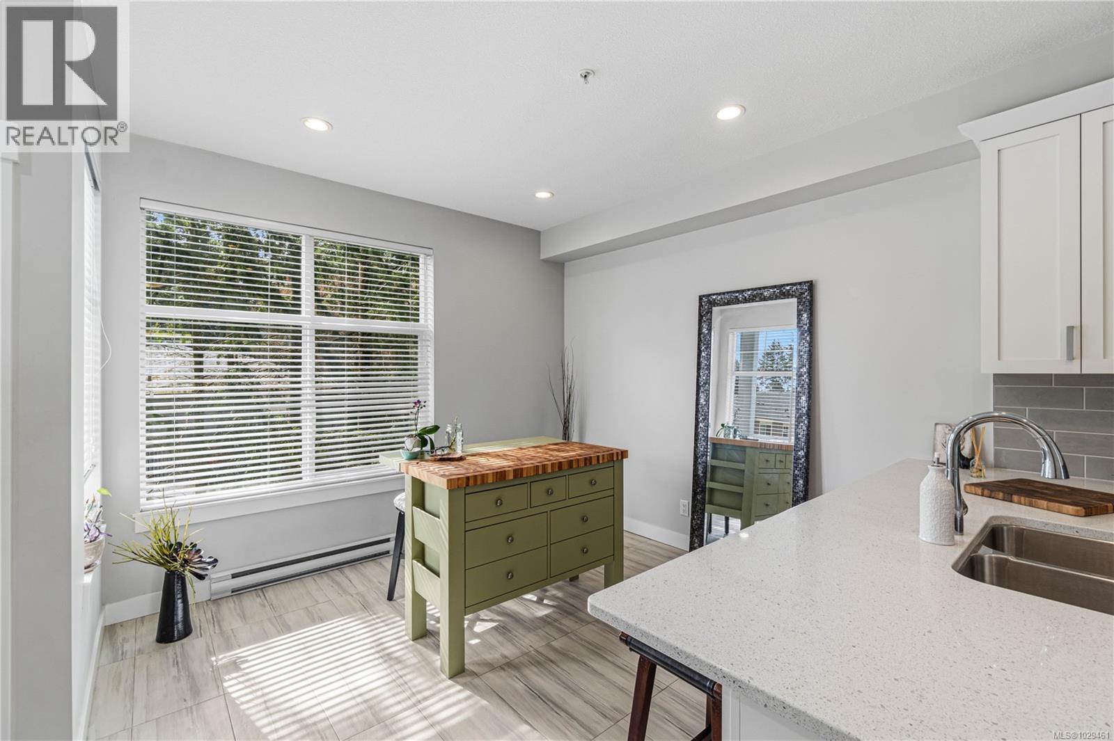 #139 6057 Doumont Rd - 10
