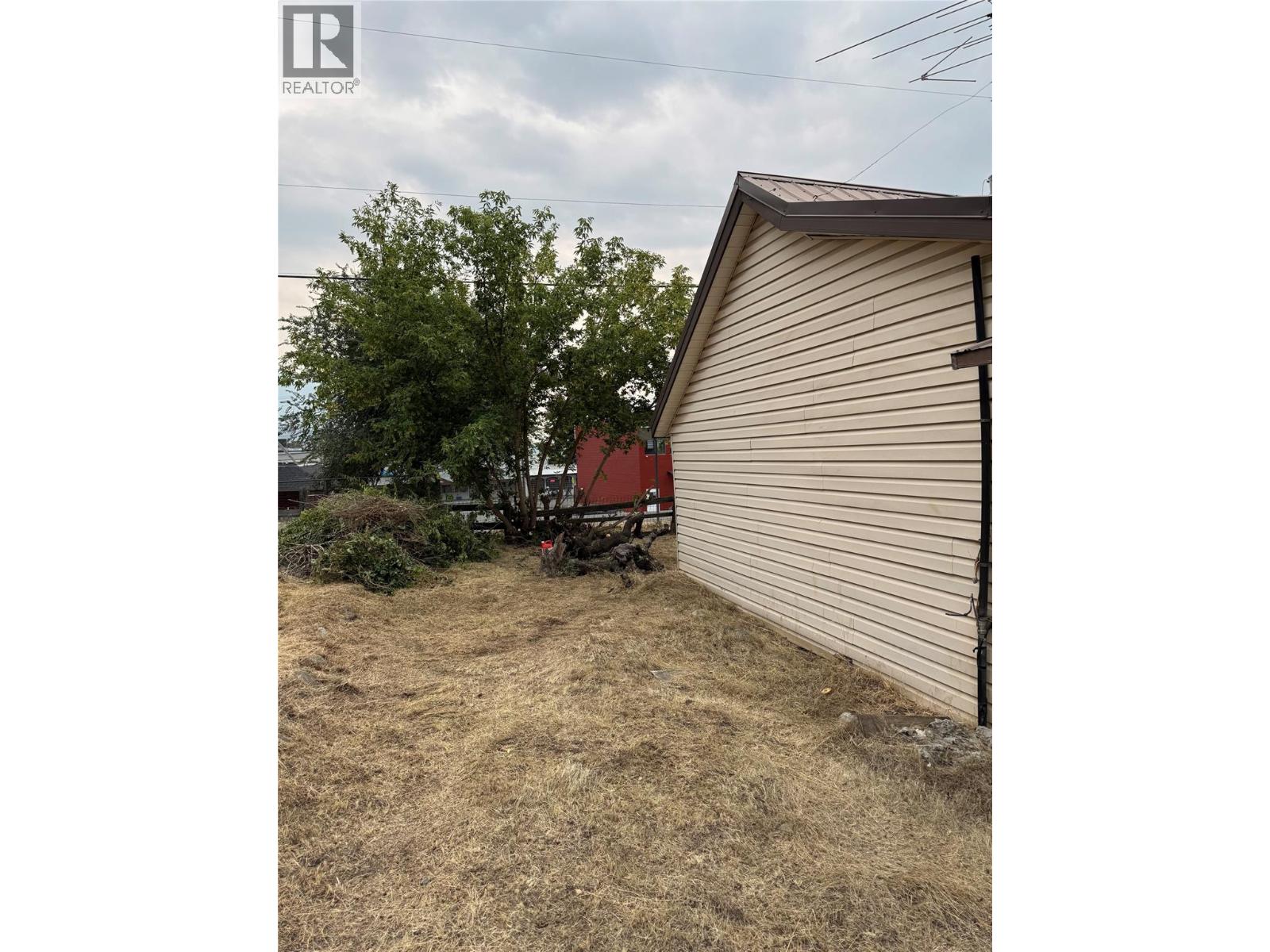 685 RUSSELL Lane - 3