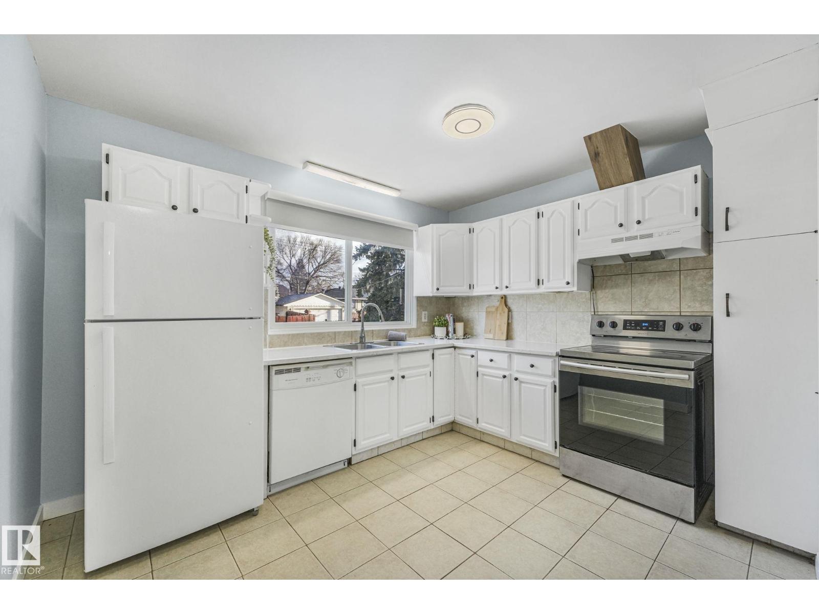 15704 91 AV NW - 13