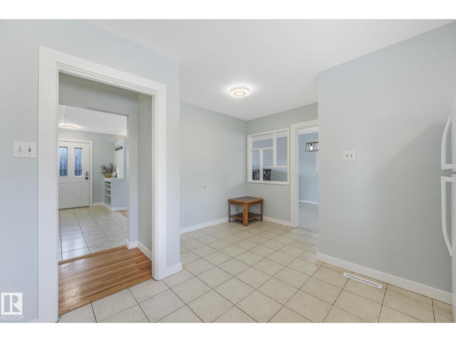 15704 91 AV NW - 16