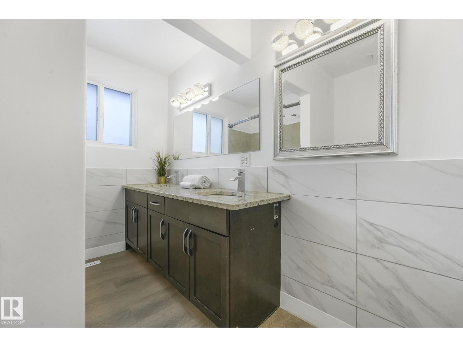 15704 91 AV NW - 17