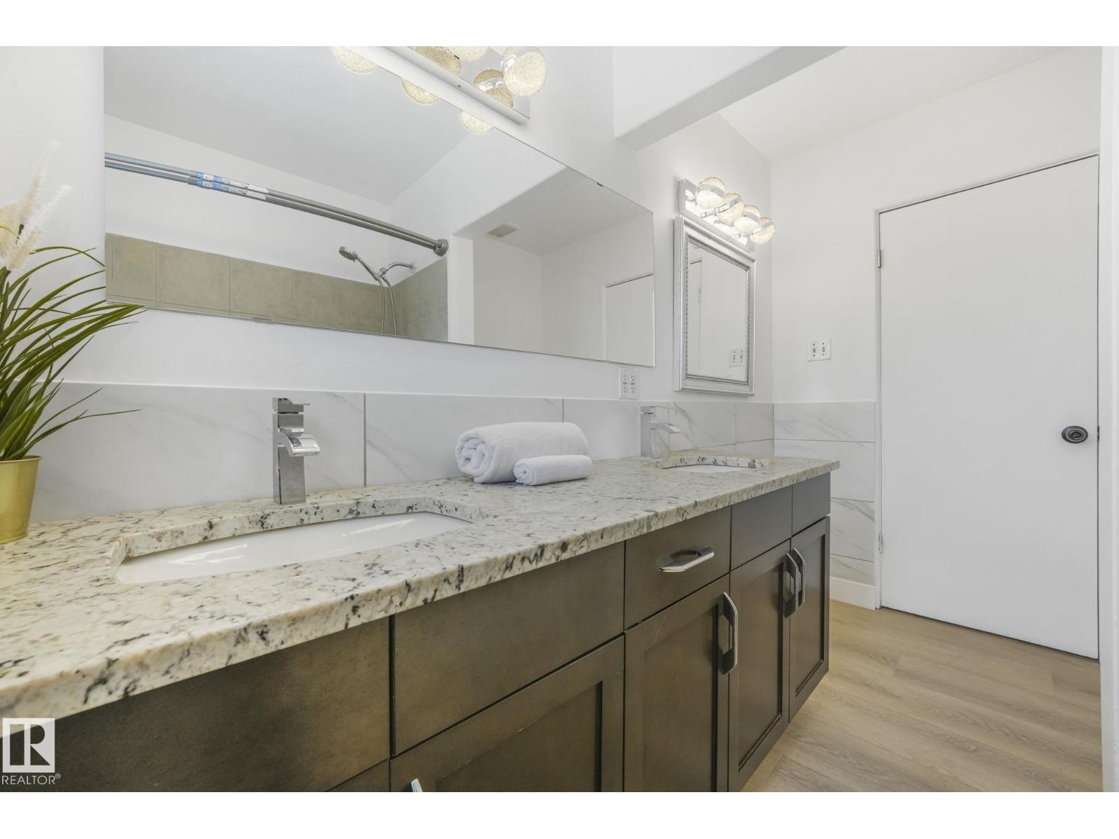 15704 91 AV NW - 18