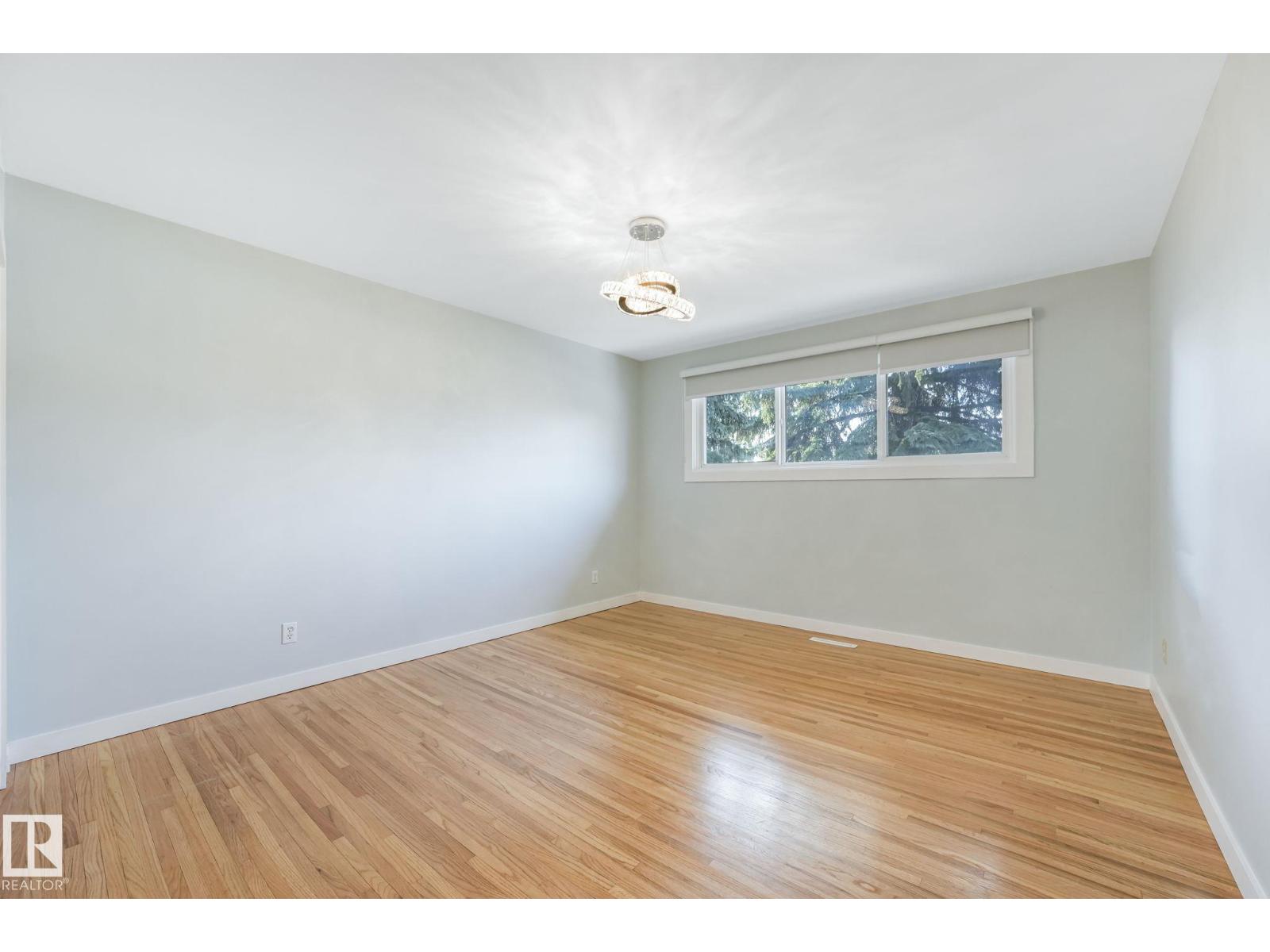 15704 91 AV NW - 19