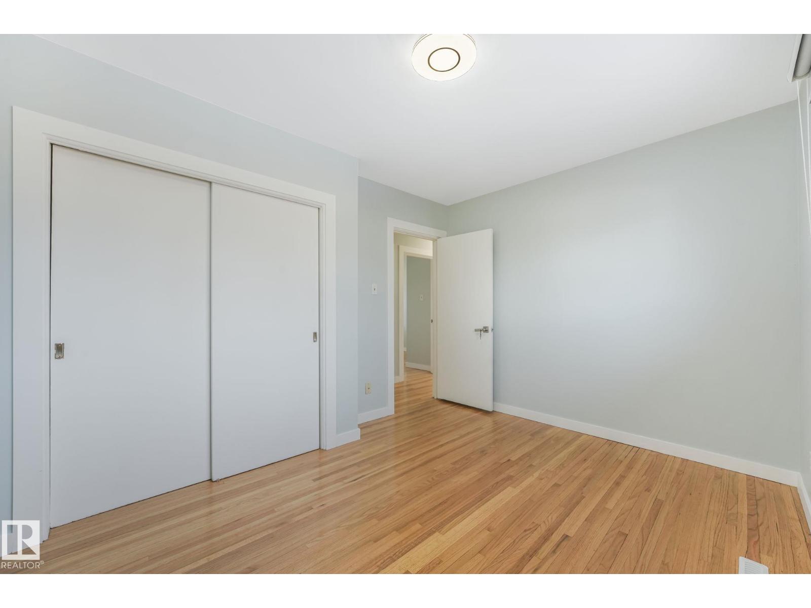 15704 91 AV NW - 22