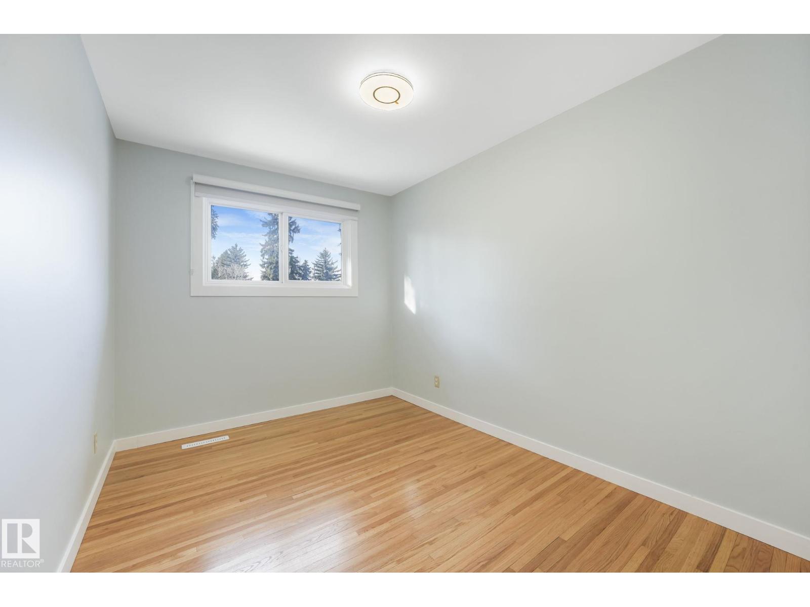 15704 91 AV NW - 23