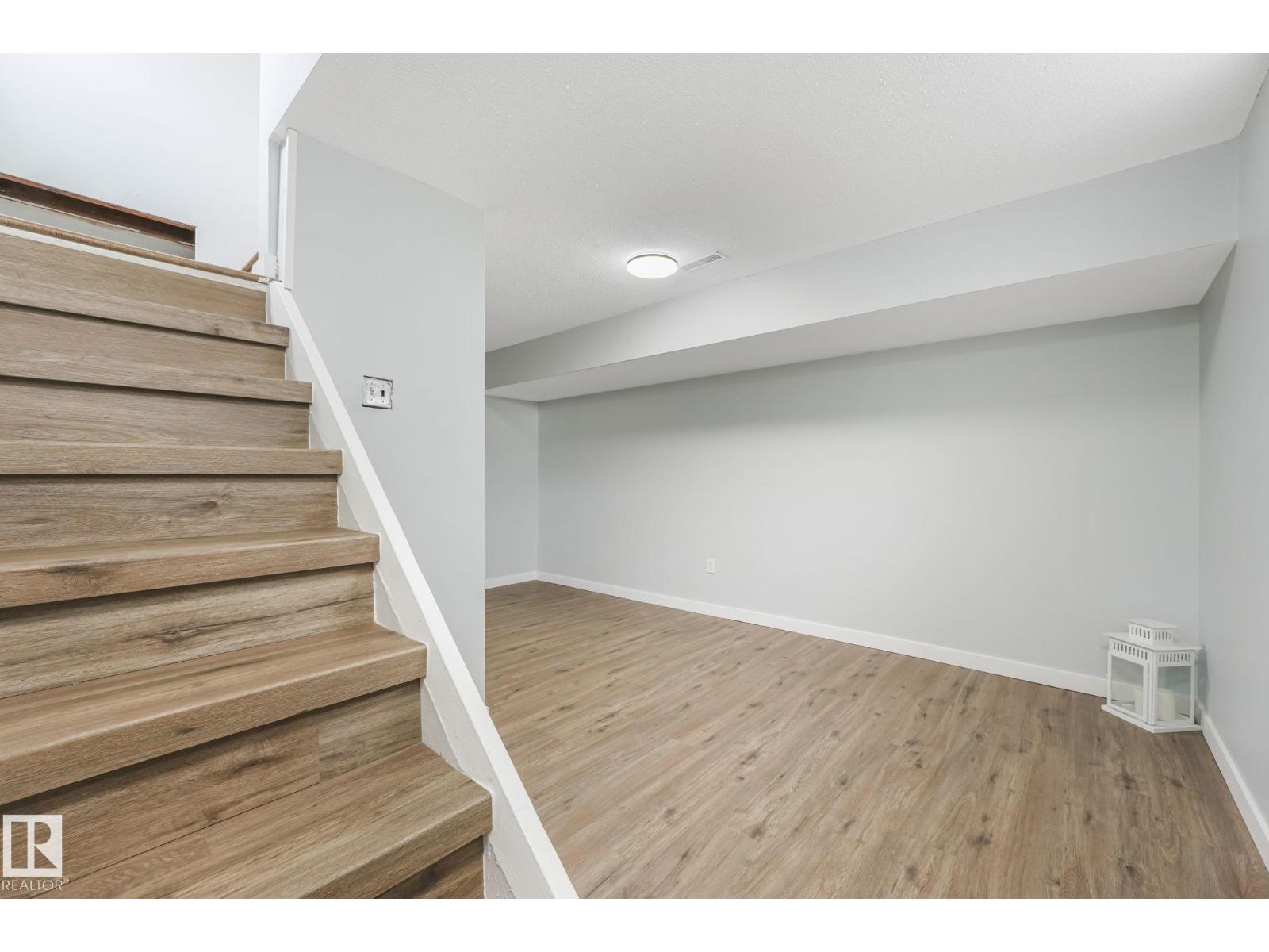 15704 91 AV NW - 25
