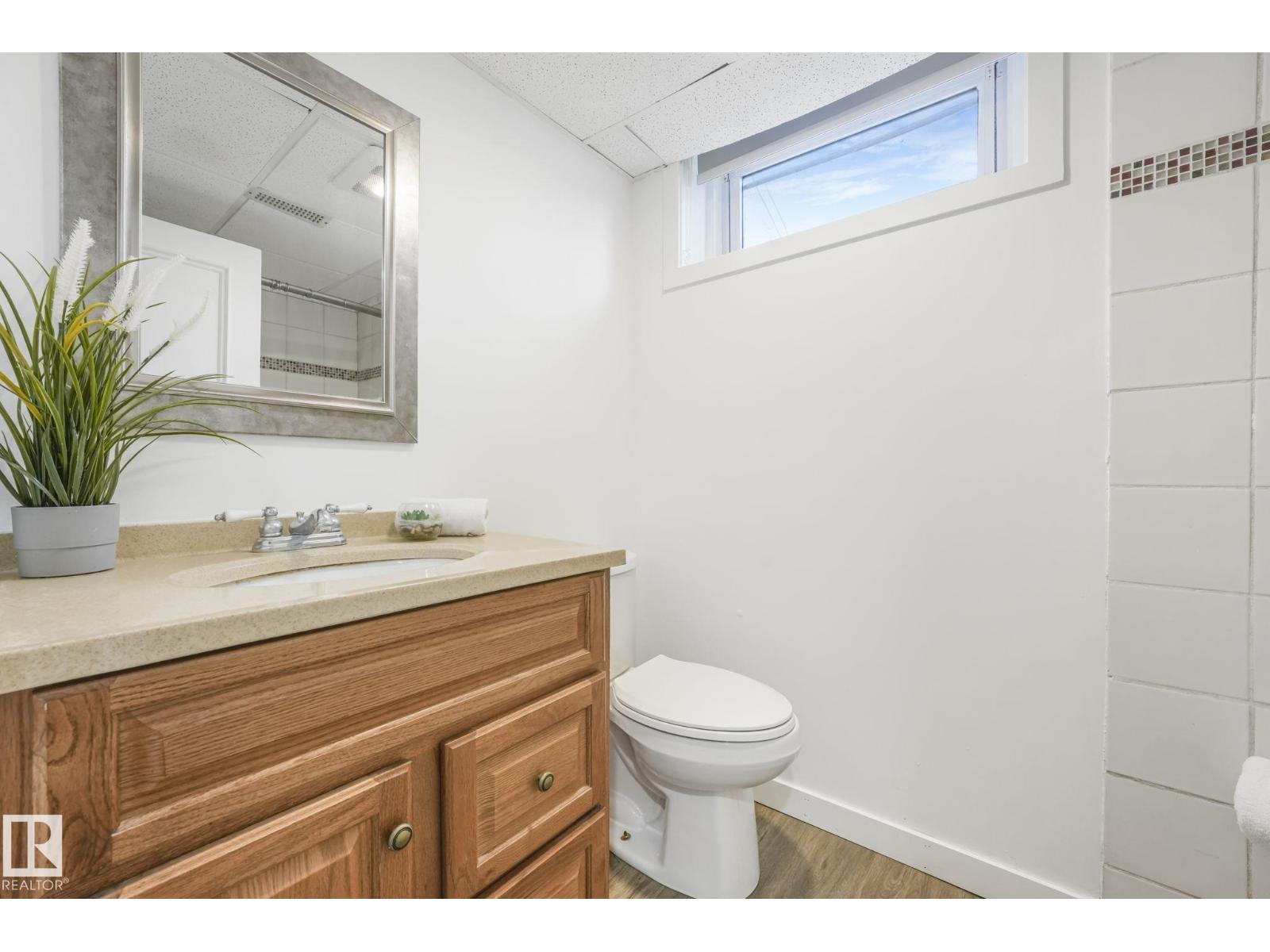 15704 91 AV NW - 29
