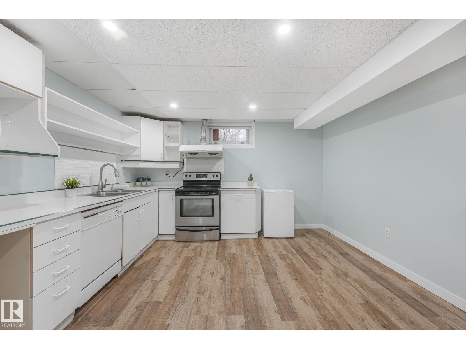 15704 91 AV NW - 31