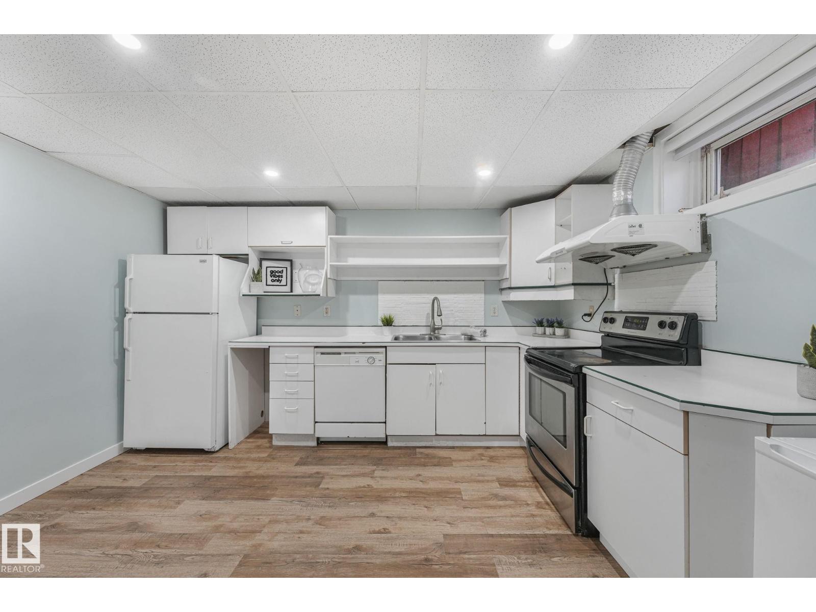 15704 91 AV NW - 33