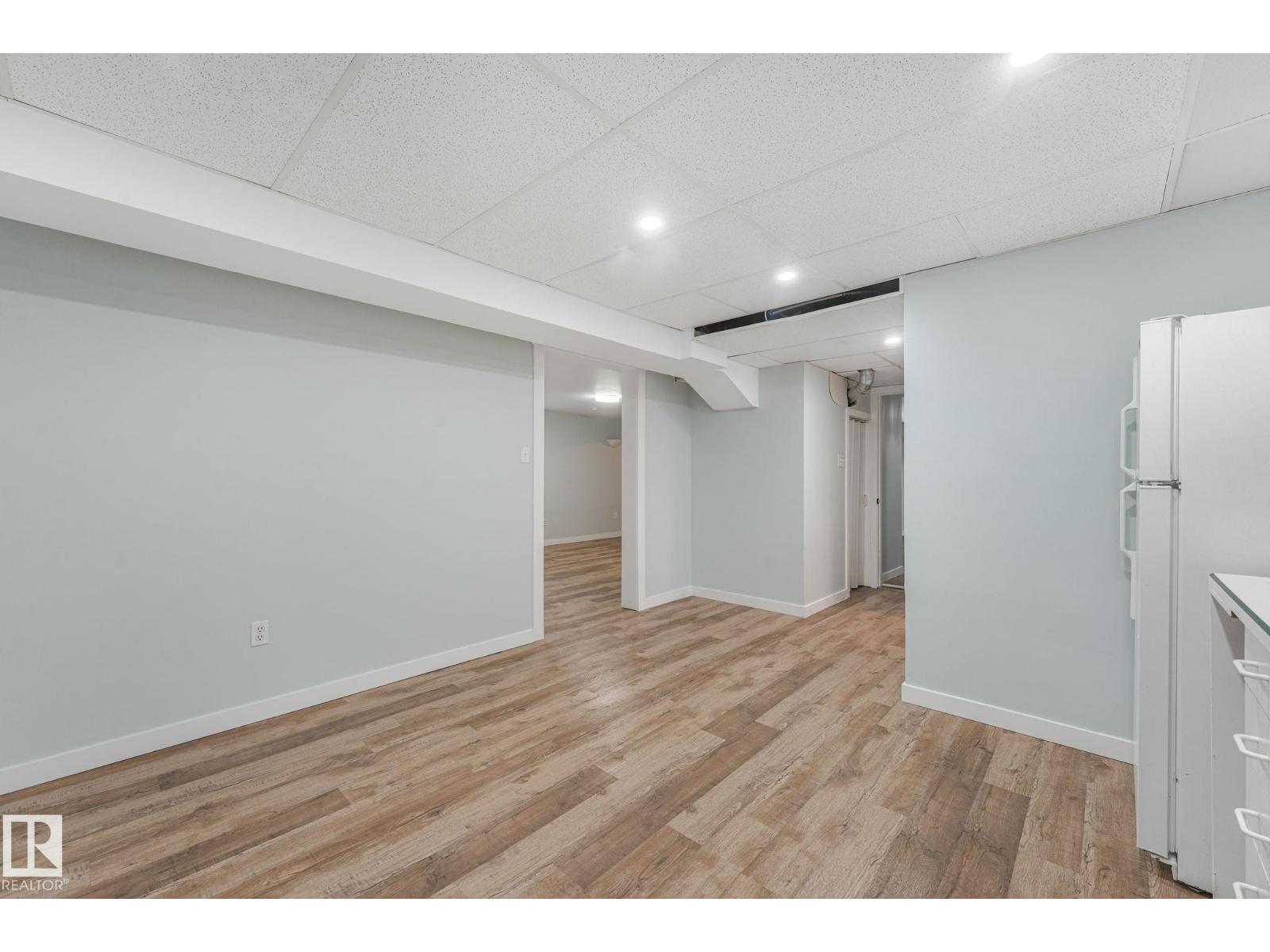 15704 91 AV NW - 36
