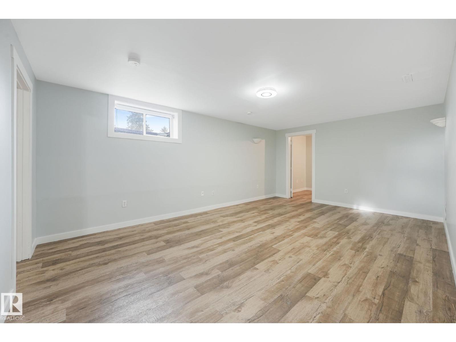 15704 91 AV NW - 37