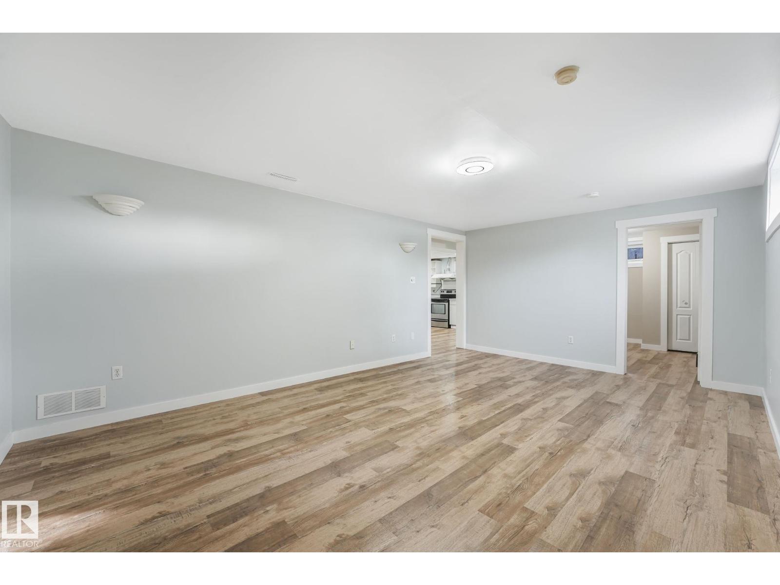15704 91 AV NW - 39