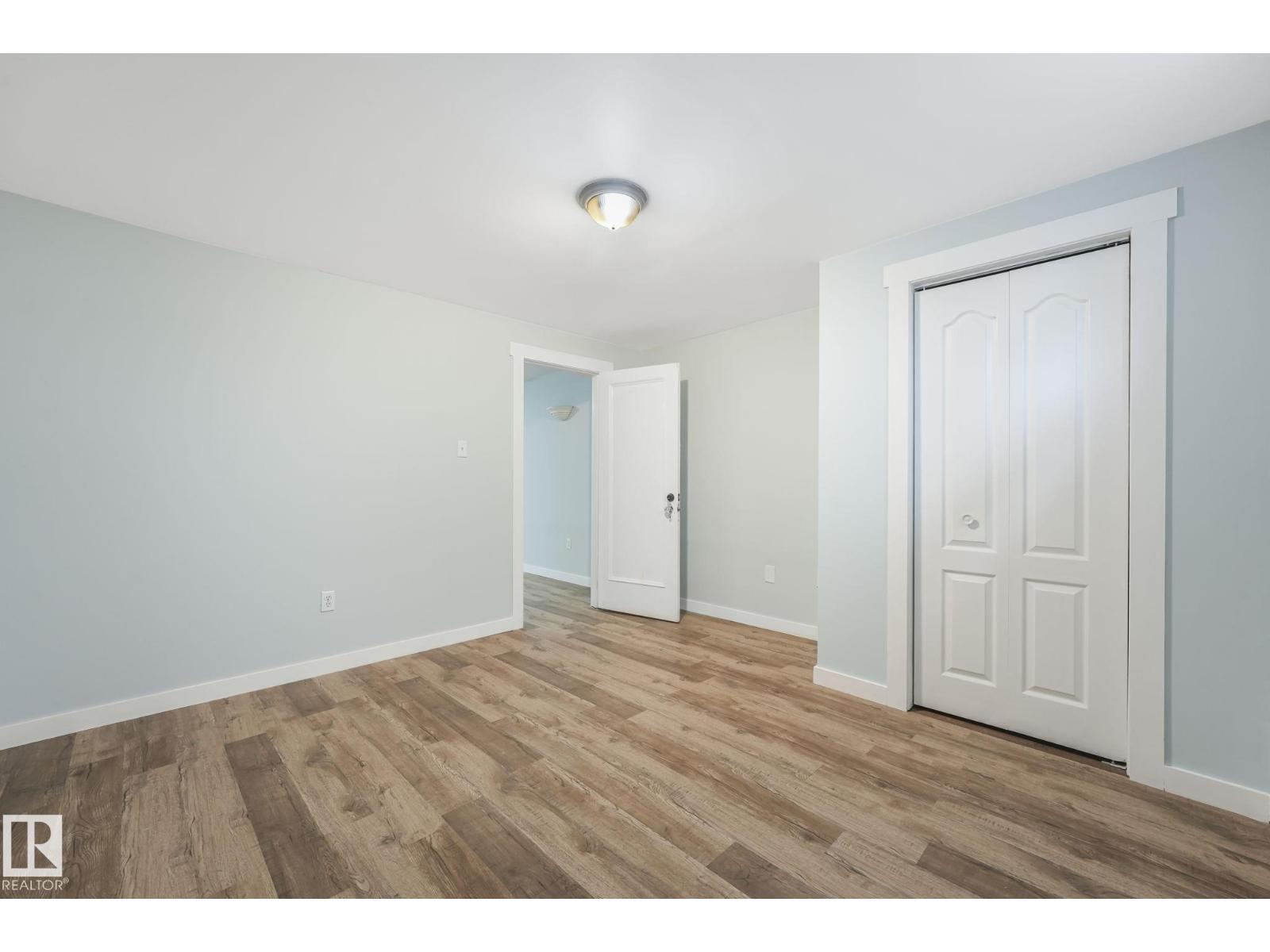 15704 91 AV NW - 41