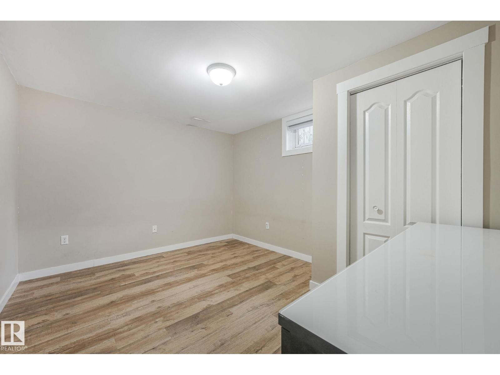 15704 91 AV NW - 42