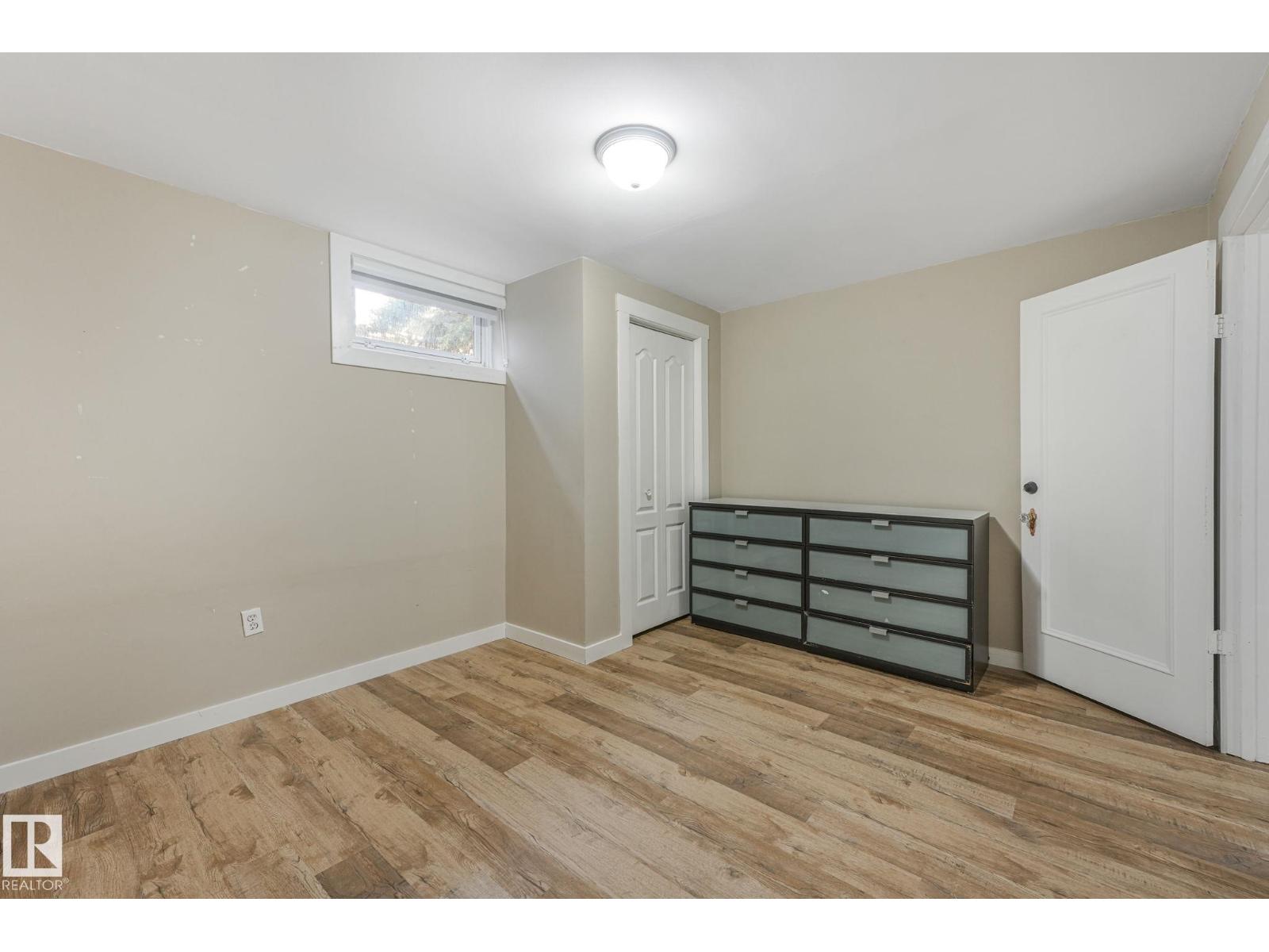 15704 91 AV NW - 43