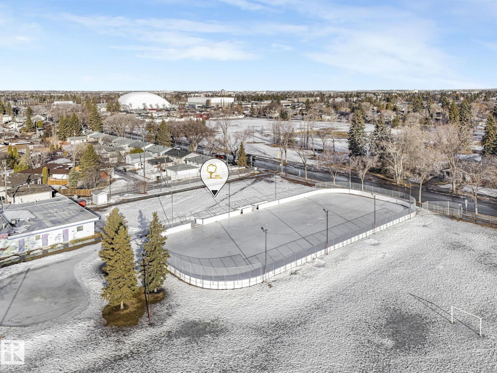 15704 91 AV NW - 50