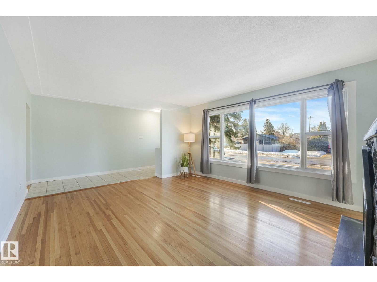 15704 91 AV NW - 8