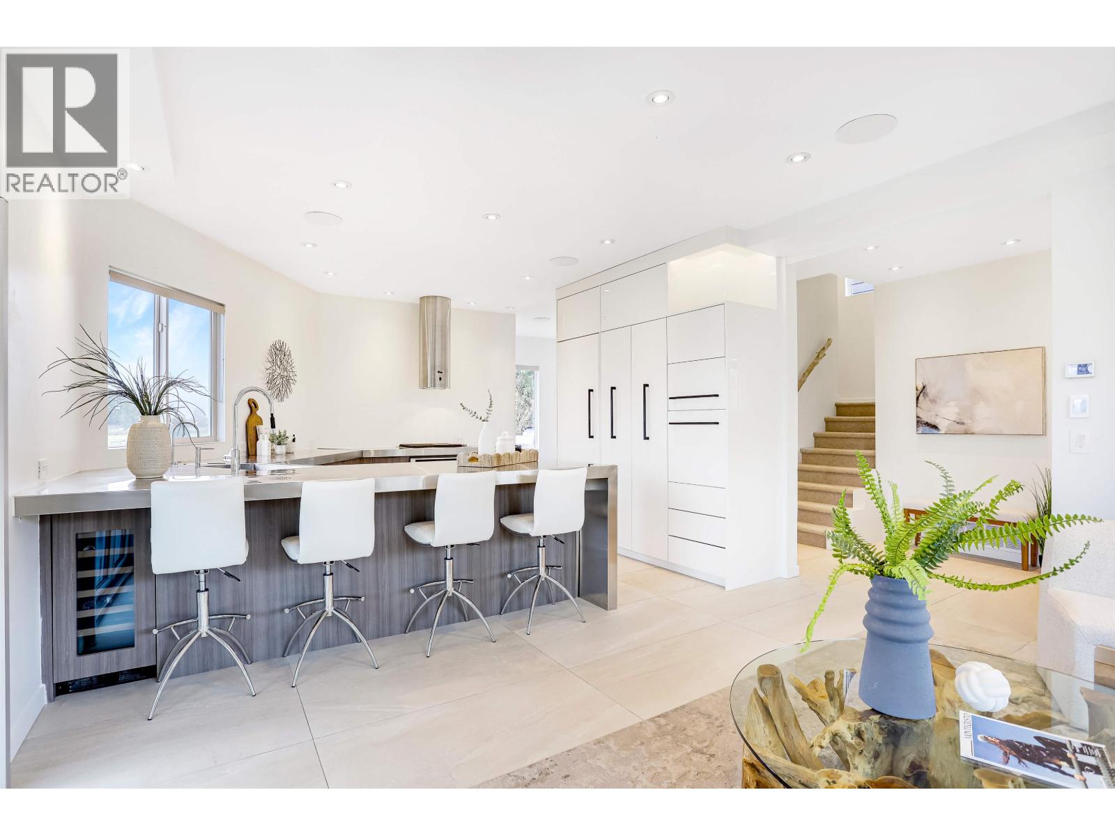 6371 LONDON Road, Richmond