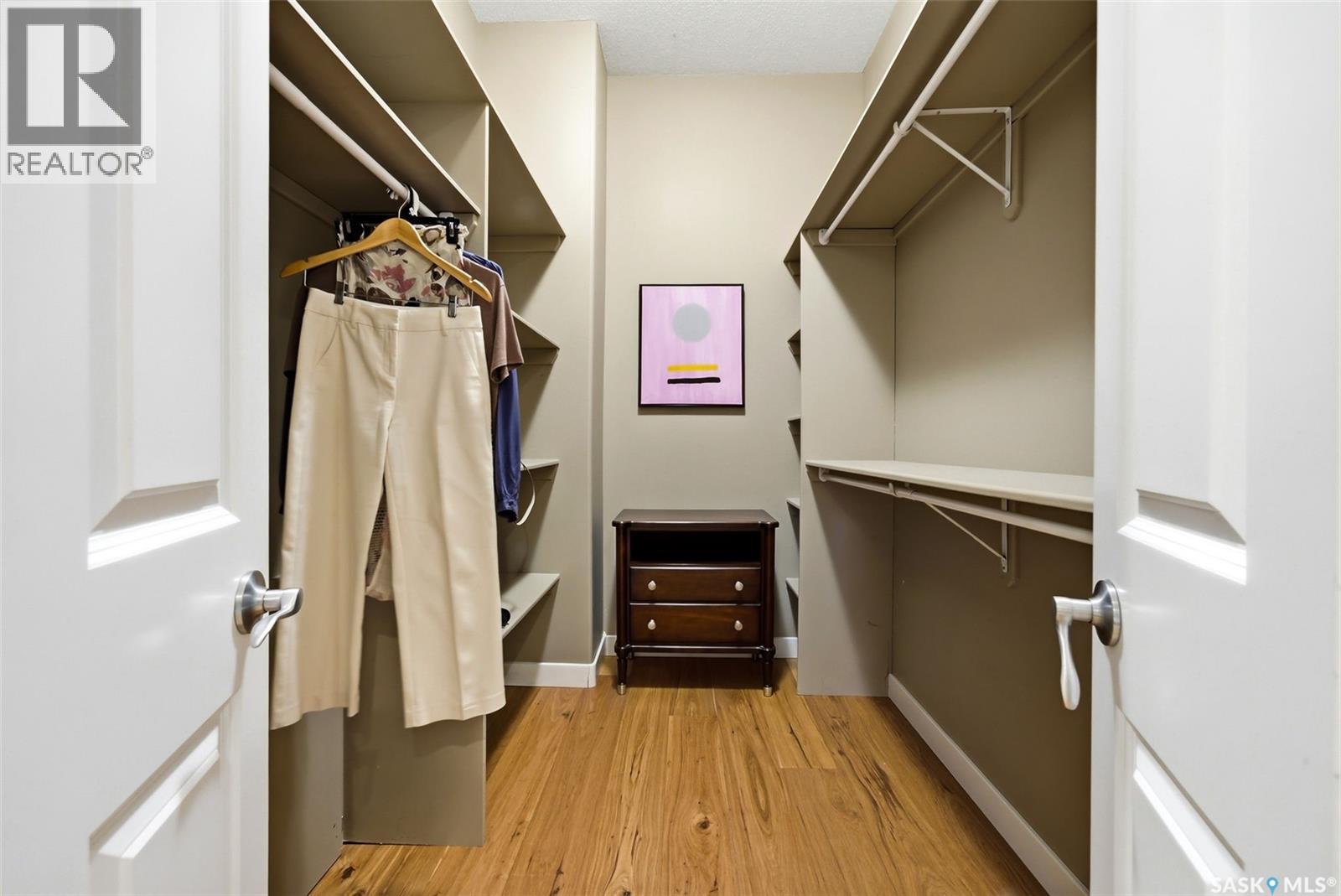 Single Family House Bi-level for Sale in  Windsor Park CRESCENT Regina 