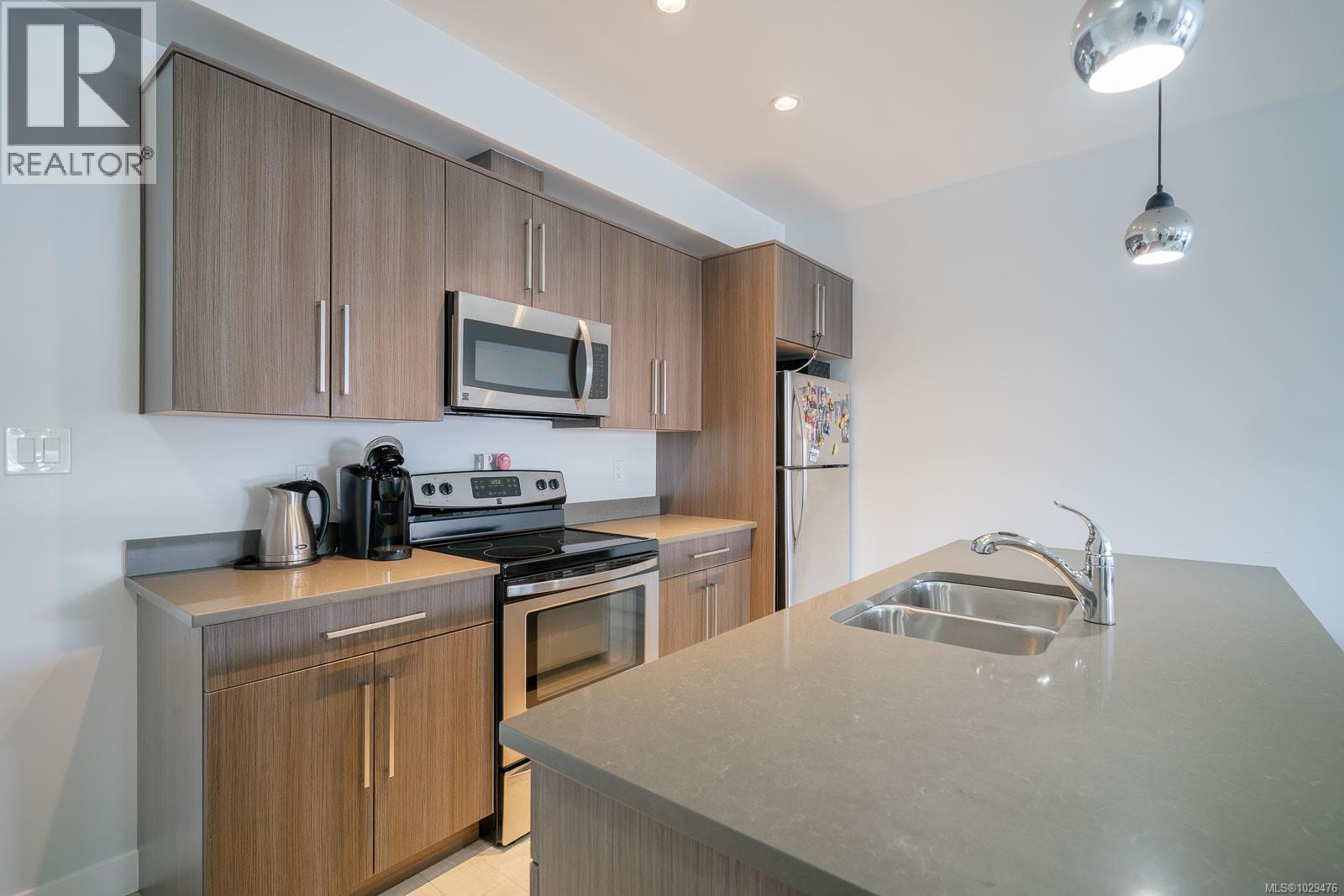 #208 15 Canada Ave - 10