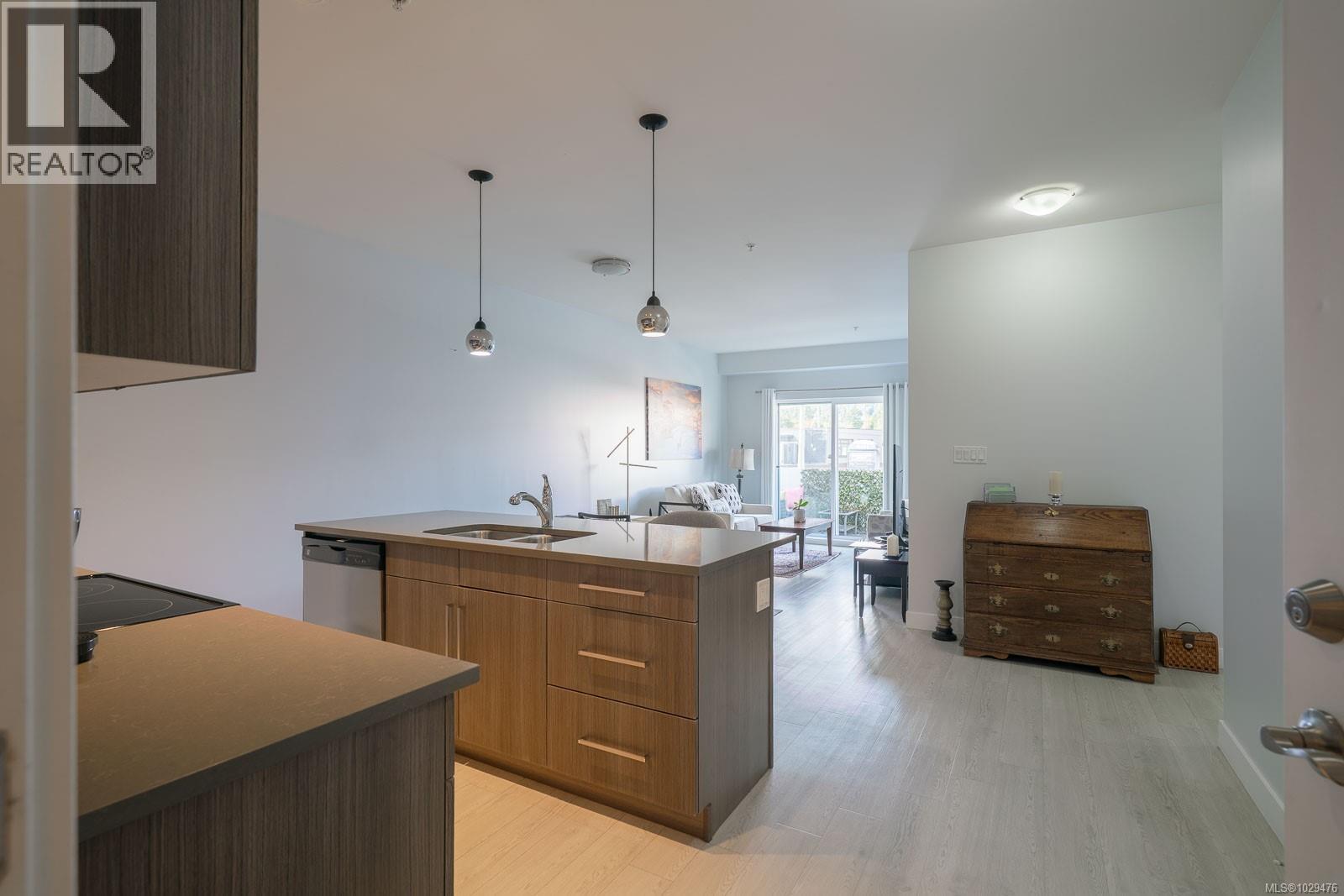 #208 15 CANADA AVE - 12