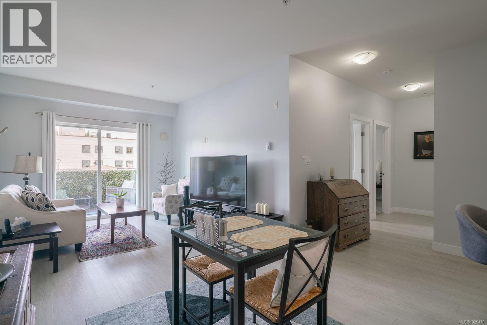 #208 15 Canada Ave - 14
