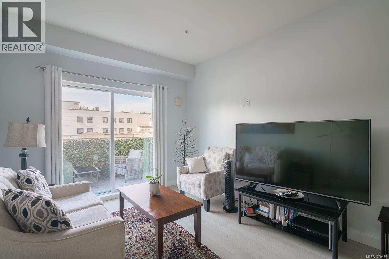 #208 15 Canada Ave - 16