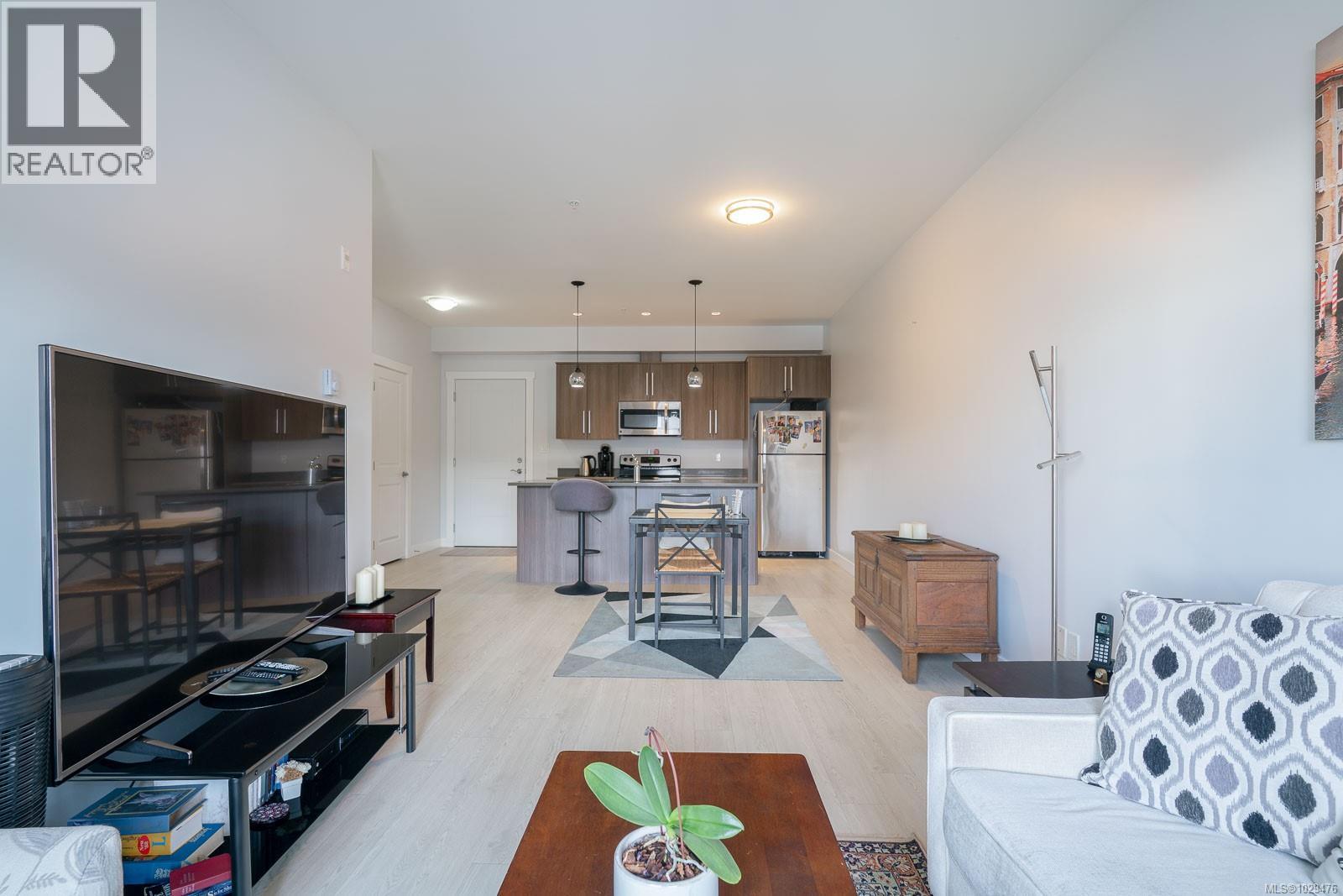 #208 15 Canada Ave - 17