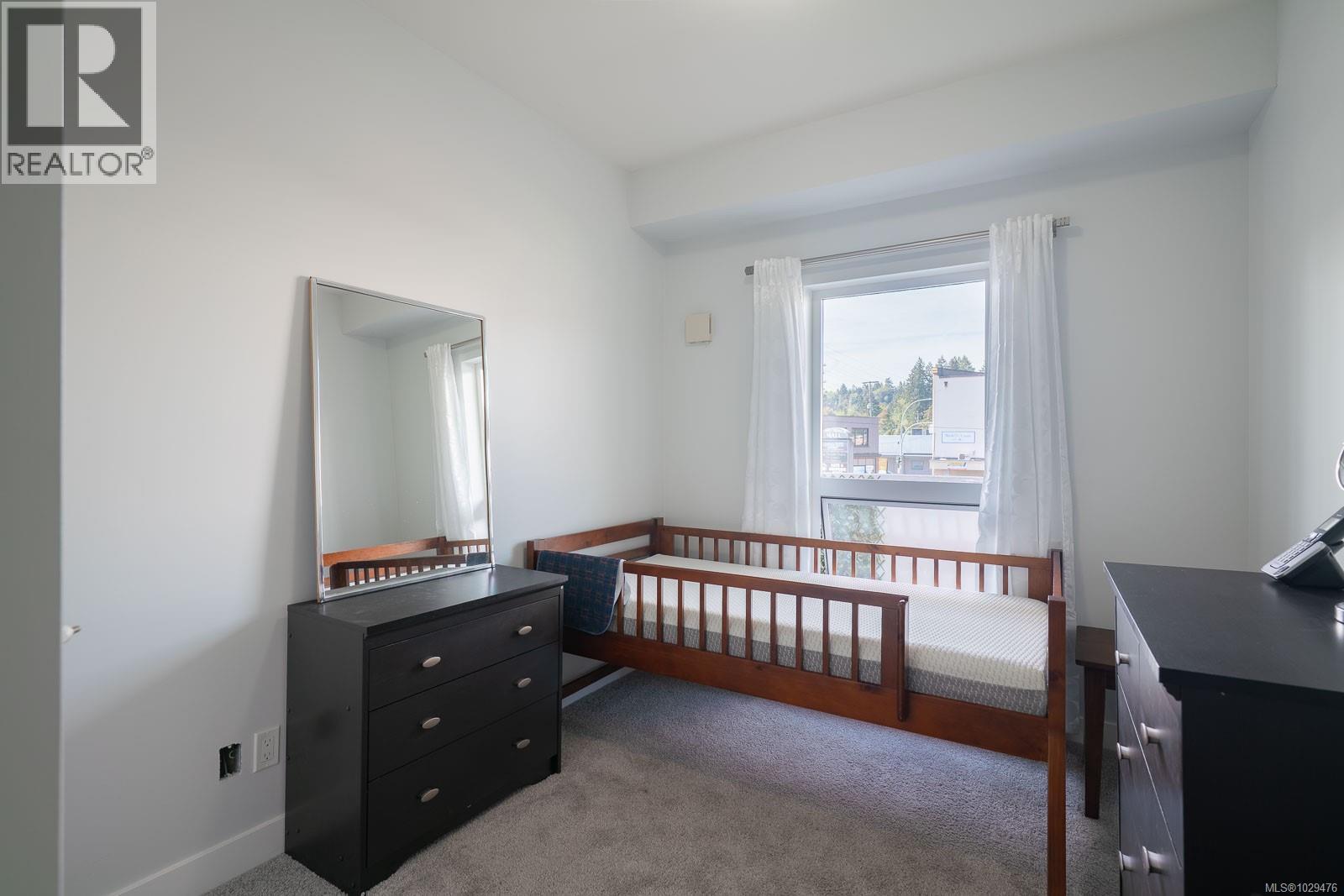 #208 15 Canada Ave - 23