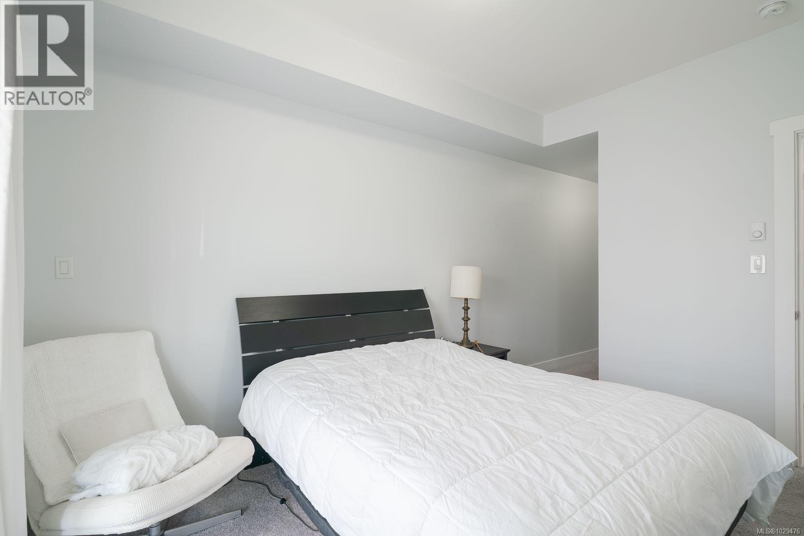 #208 15 Canada Ave - 25