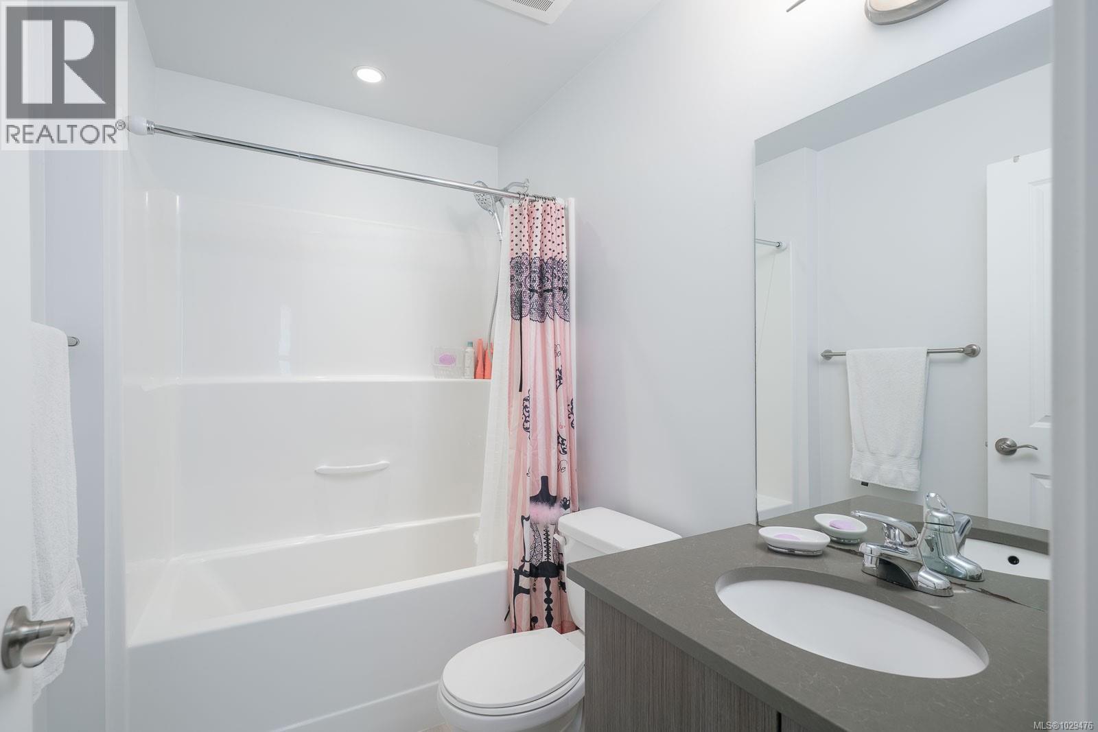 #208 15 Canada Ave - 26