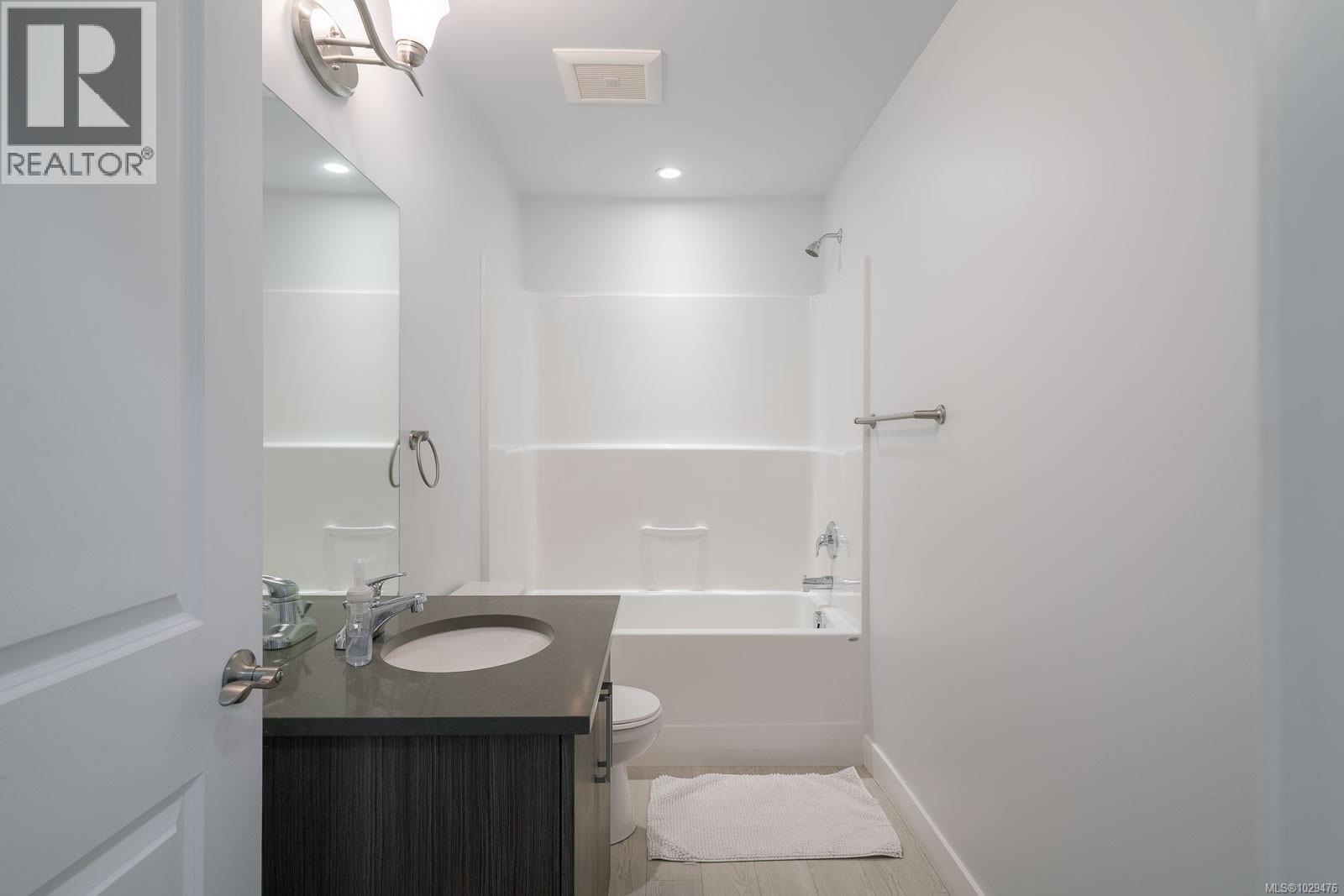 #208 15 Canada Ave - 27