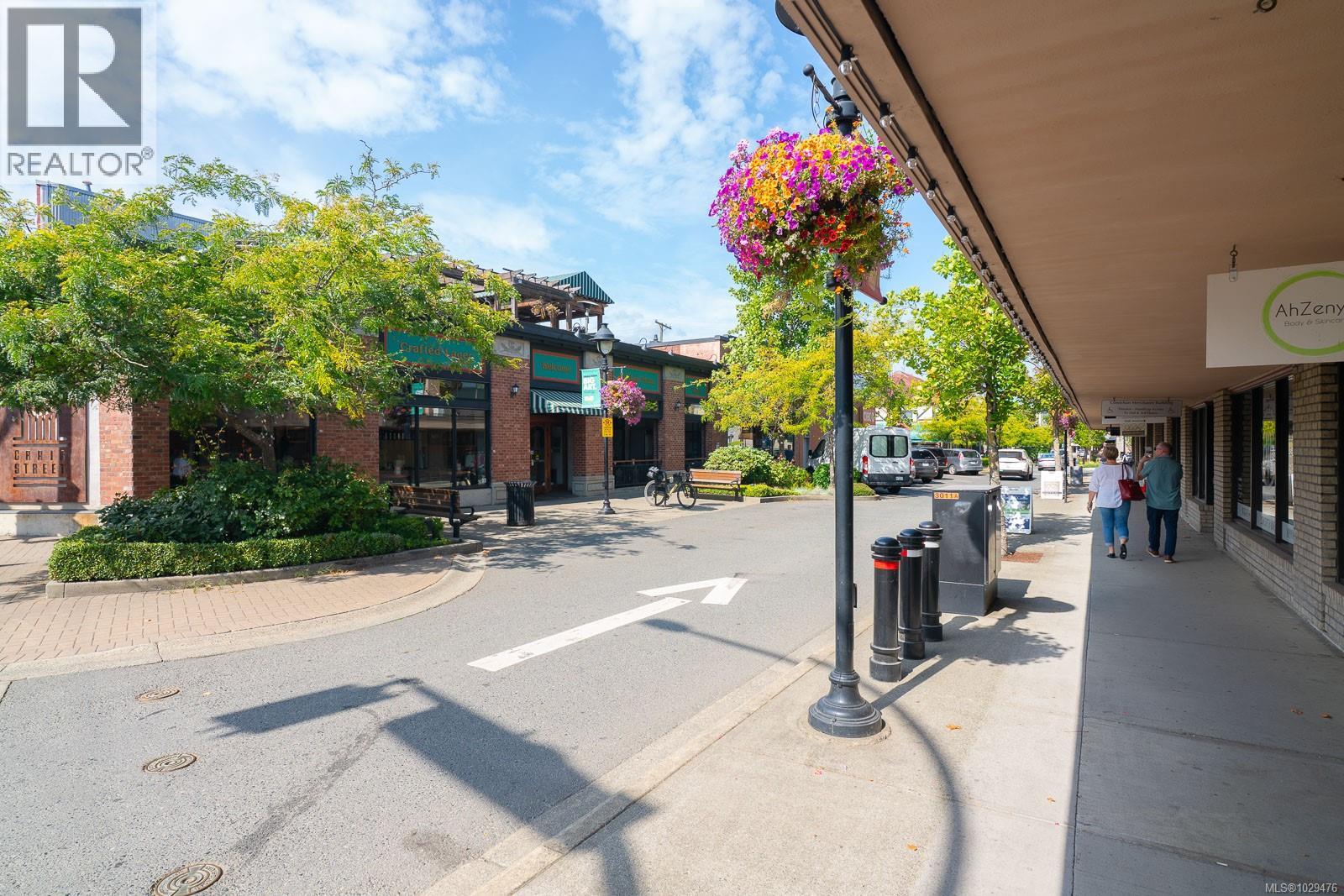 #208 15 Canada Ave - 29