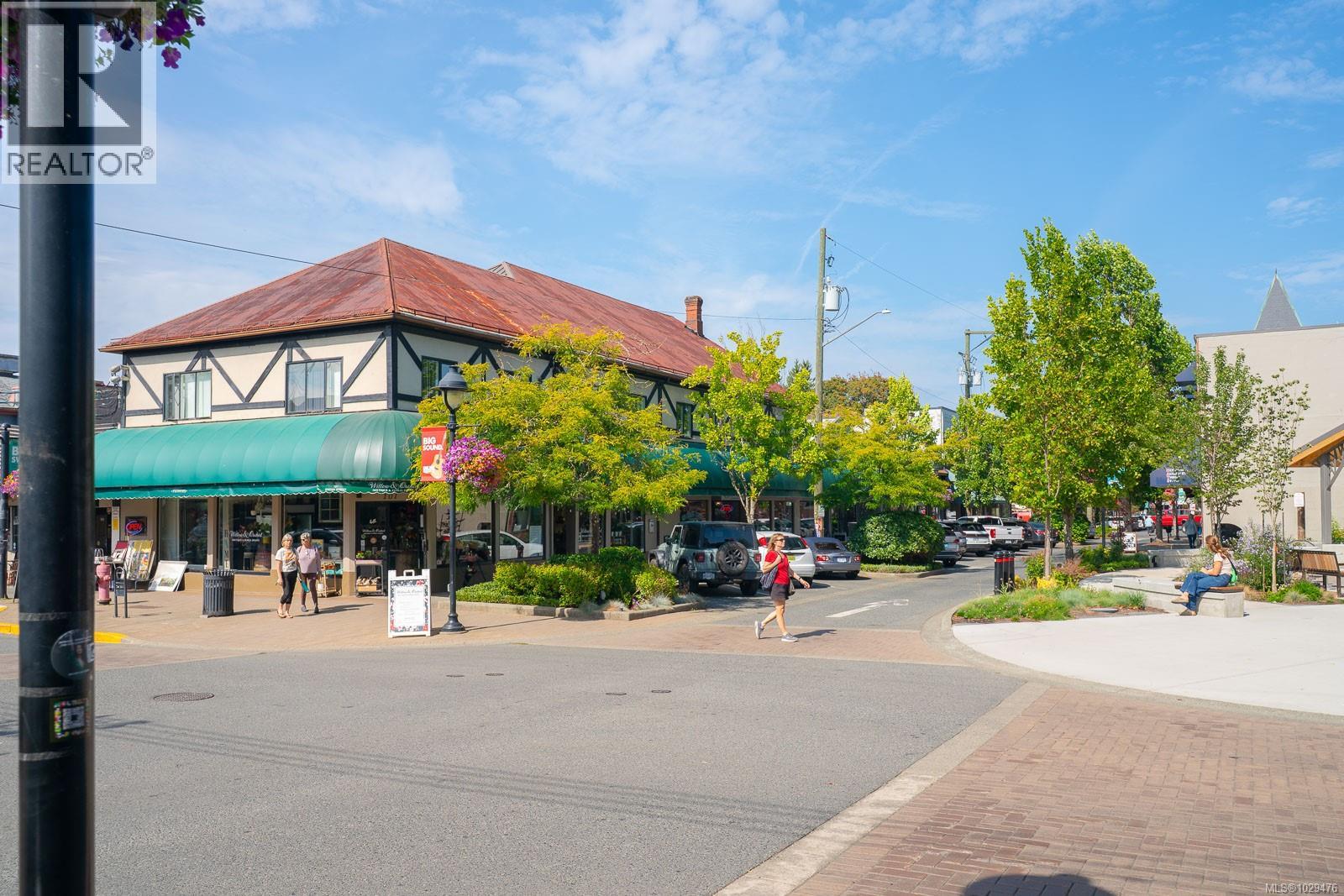 #208 15 CANADA AVE - 30