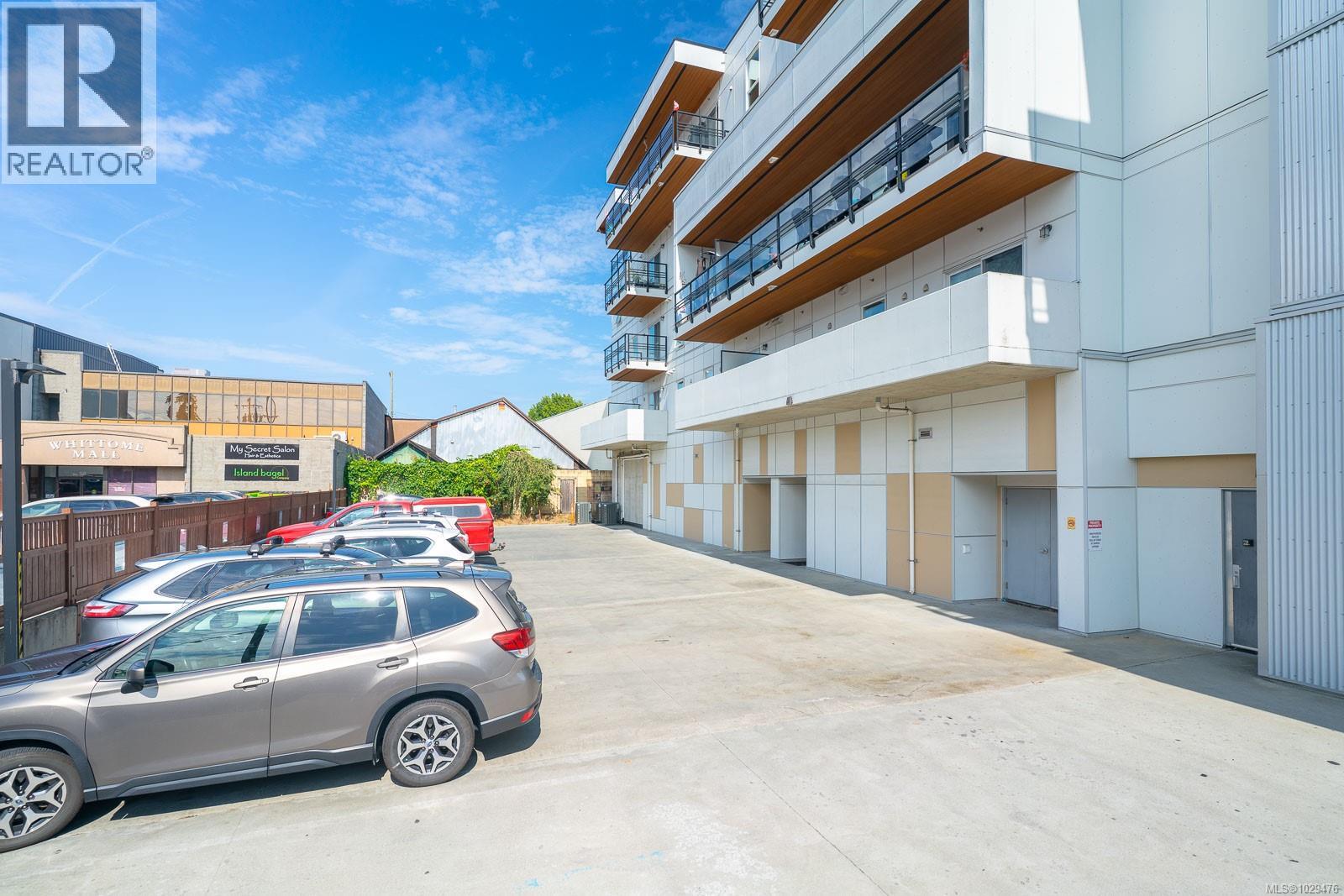 #208 15 CANADA AVE - 4