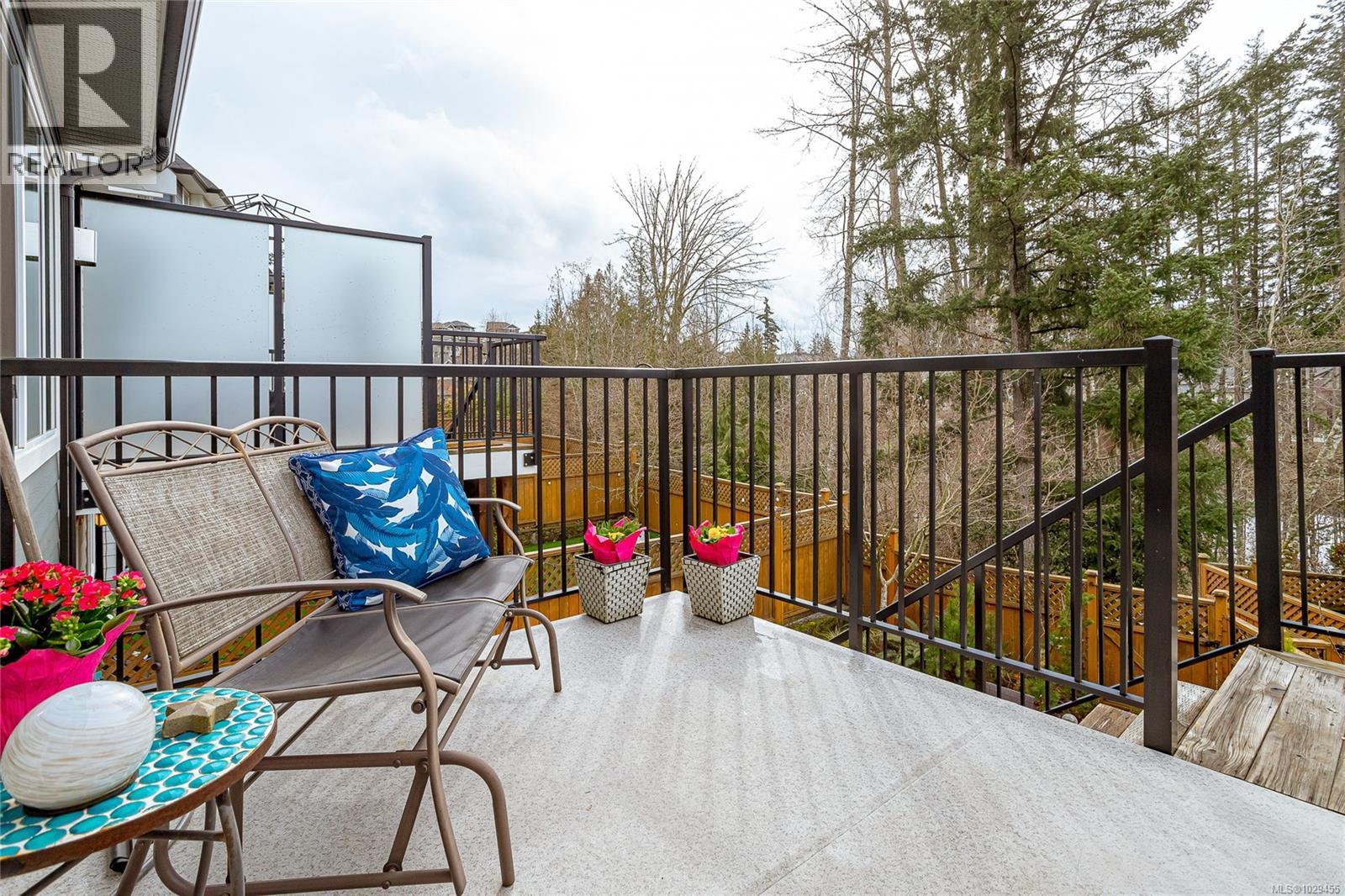 #114 1064 GALA CRT - 17