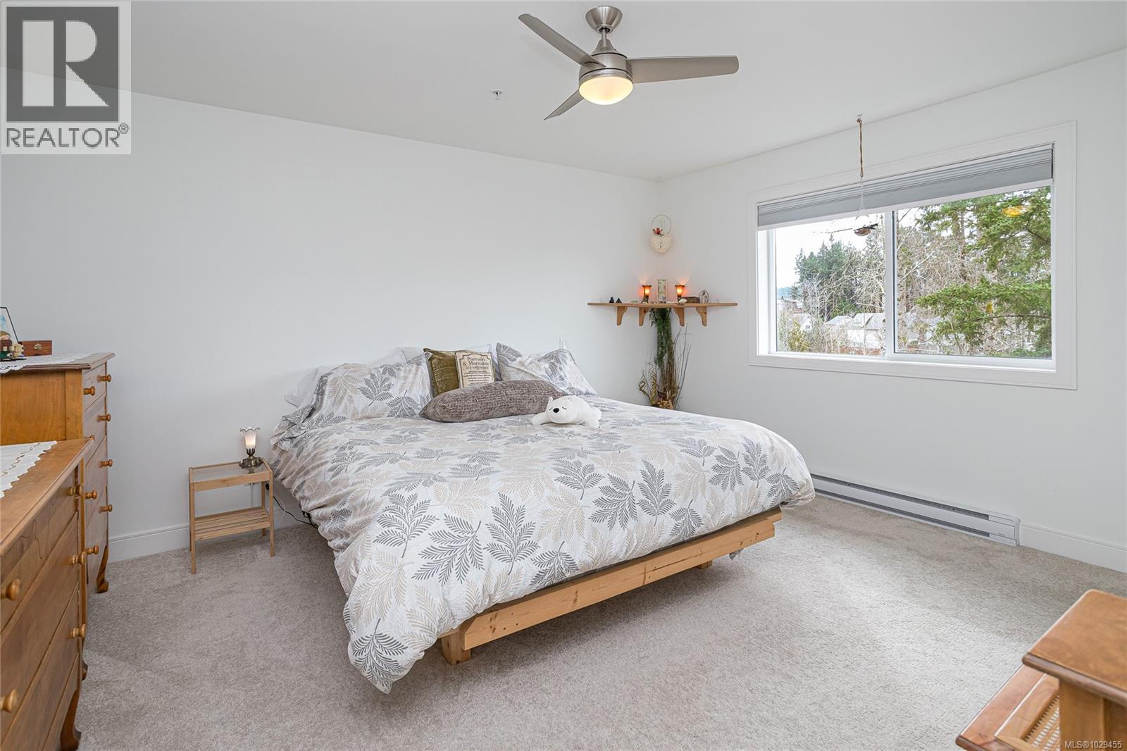 #114 1064 GALA CRT - 25