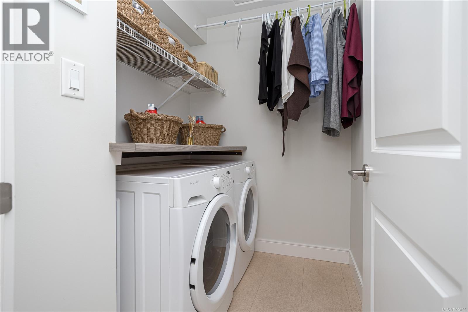 #114 1064 GALA CRT - 35