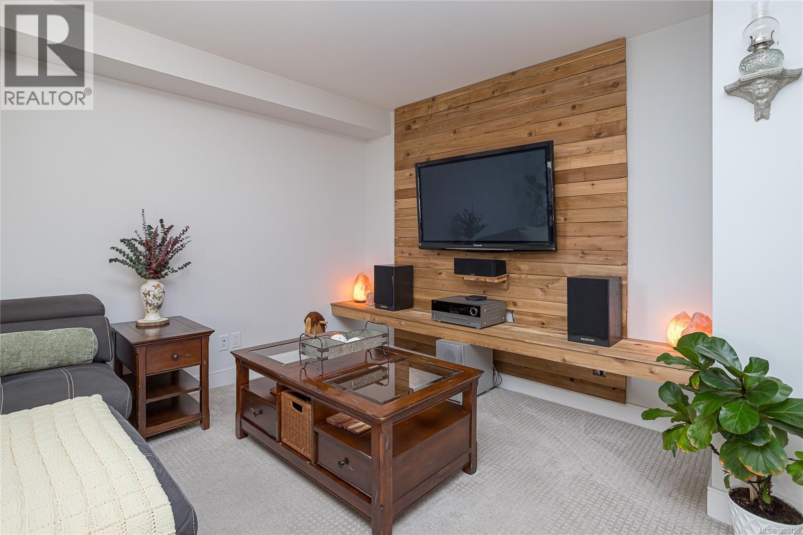 #114 1064 GALA CRT - 36