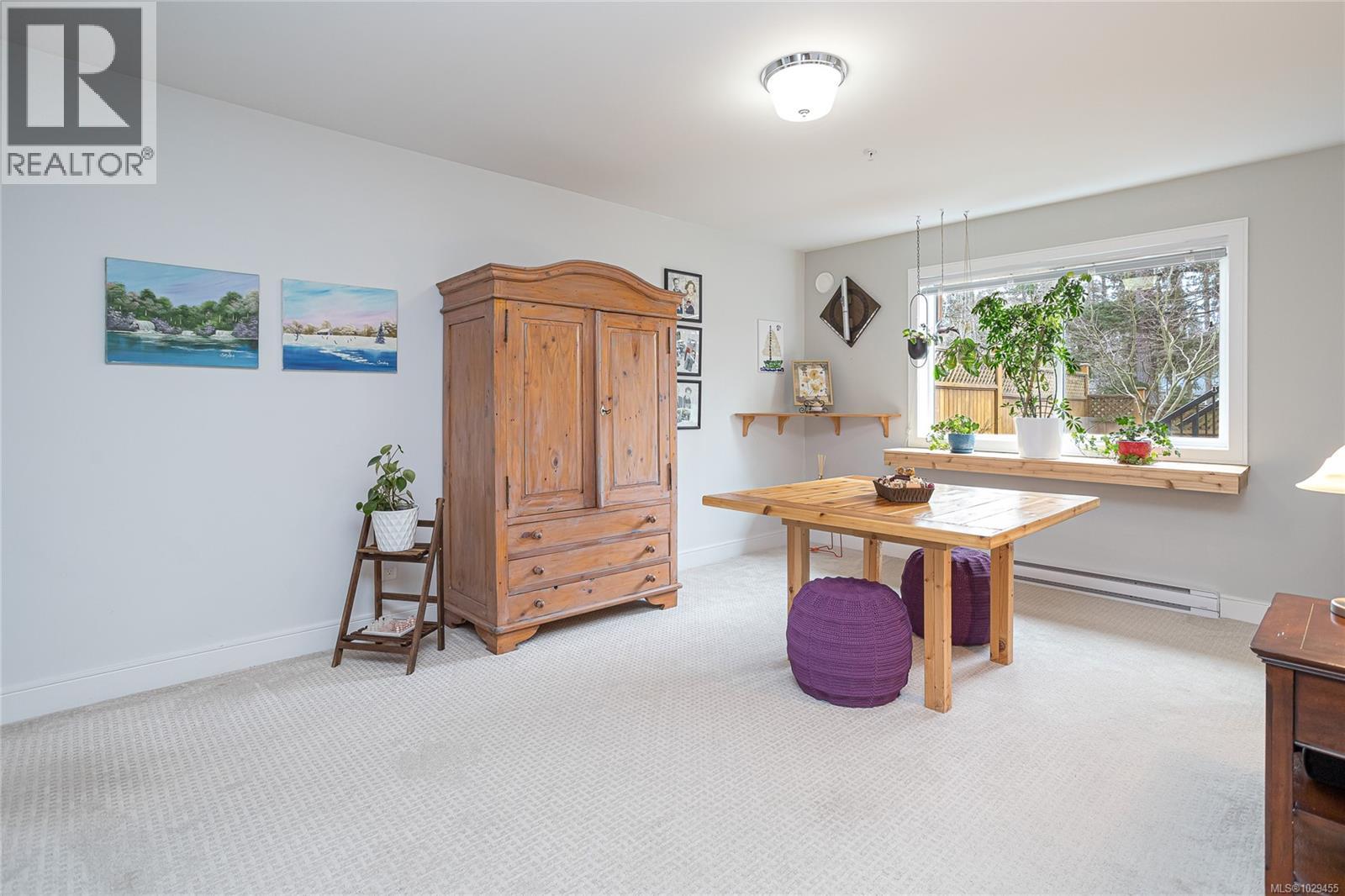 #114 1064 GALA CRT - 39