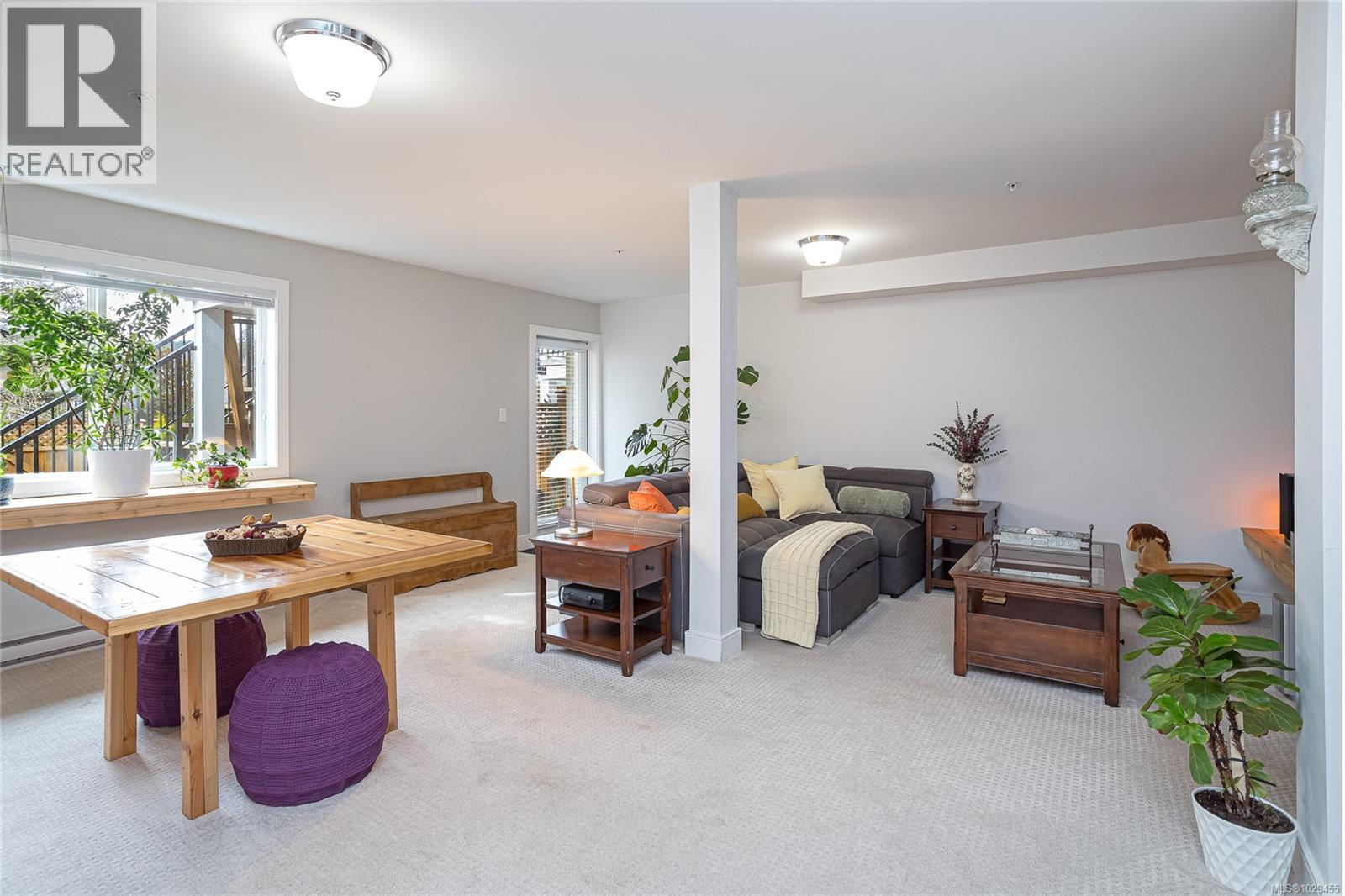 #114 1064 GALA CRT - 40