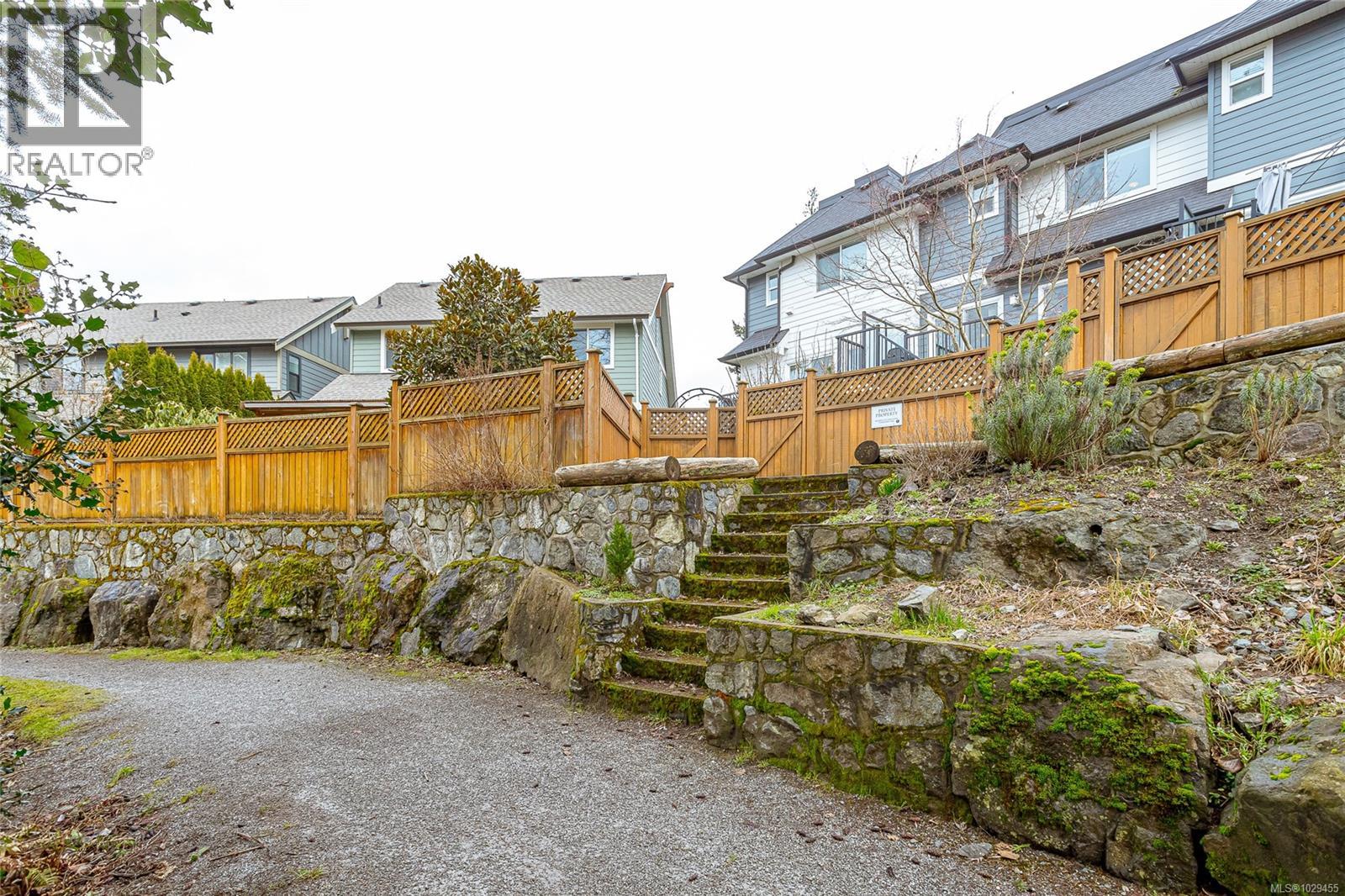 #114 1064 GALA CRT - 44