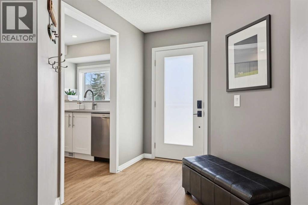 Single Family House for Sale in  Sandringham Road NW Sandstone Valley Calgary 