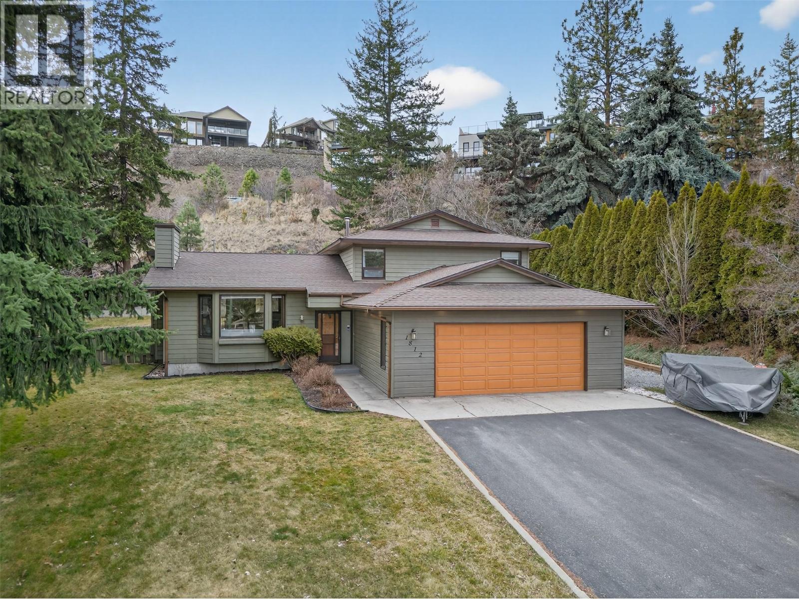 1812 Olympus Way, West Kelowna