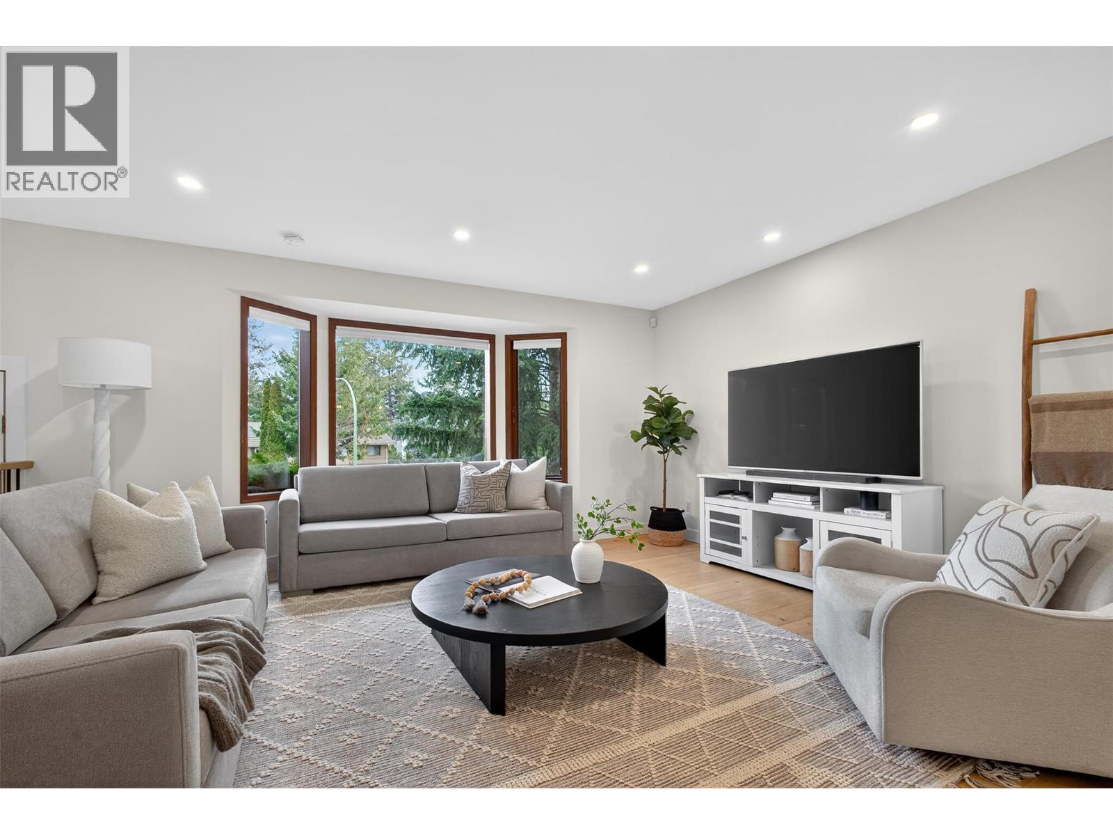 1812 Olympus Way, West Kelowna